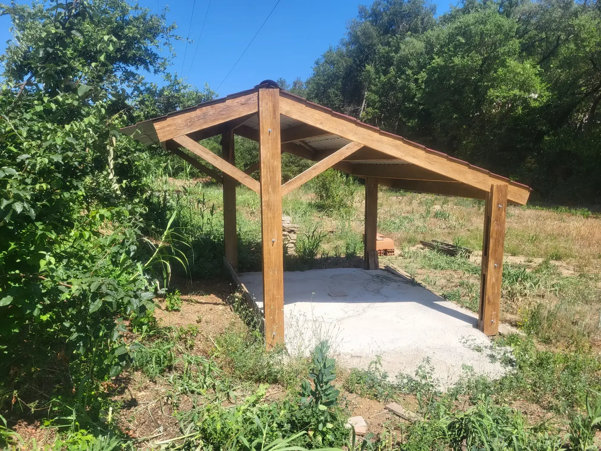 Terrain agricole à Servian de 3705 m² avec équipements et environnement calme 