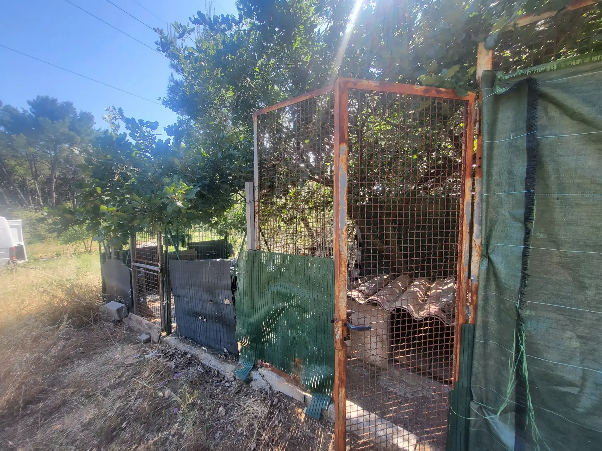 Terrain agricole à Servian de 3705 m² avec équipements et environnement calme 