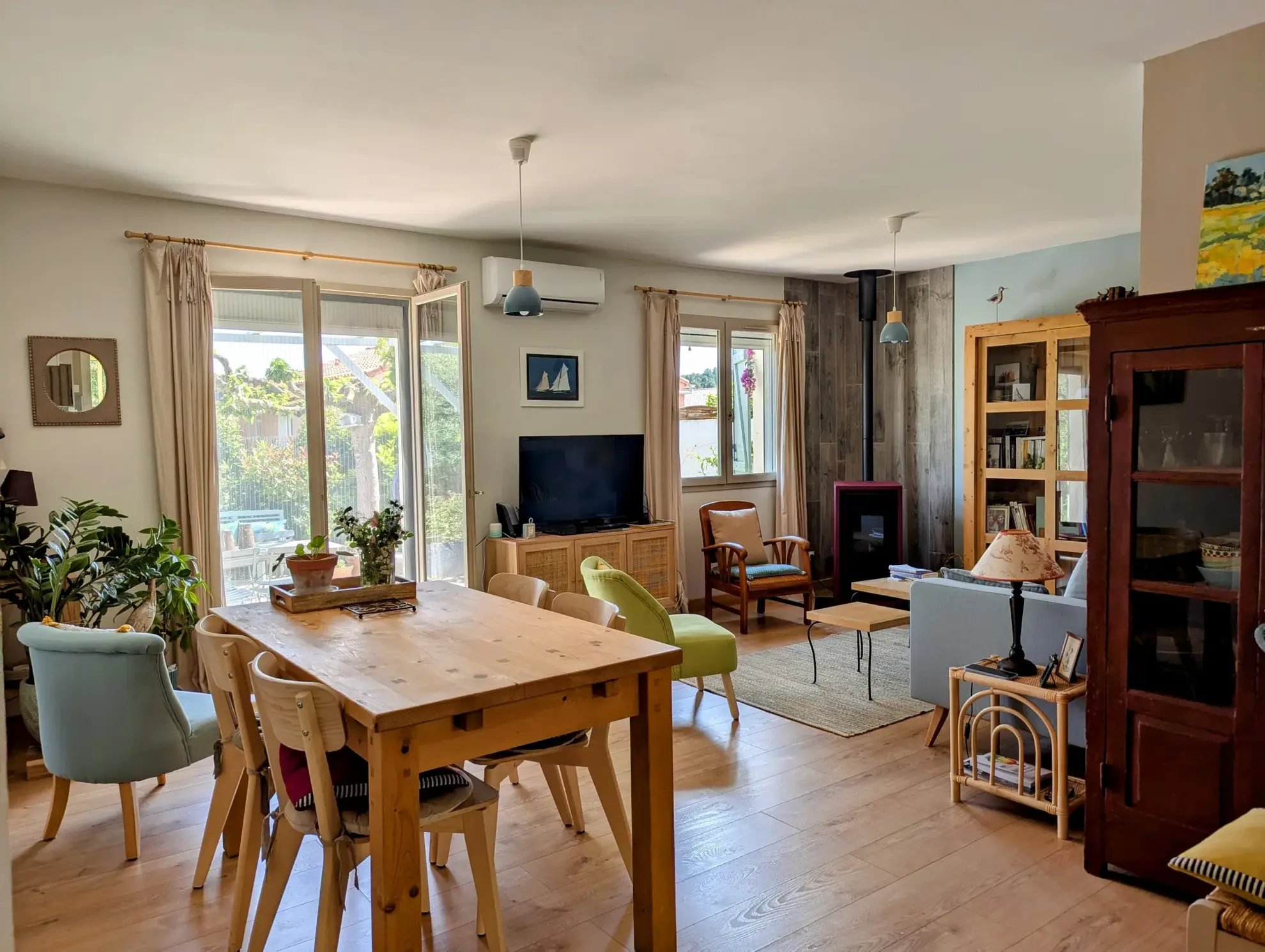 Villa récente à Ginestas avec jardin et atelier, idéale pour résidence ou investissement 