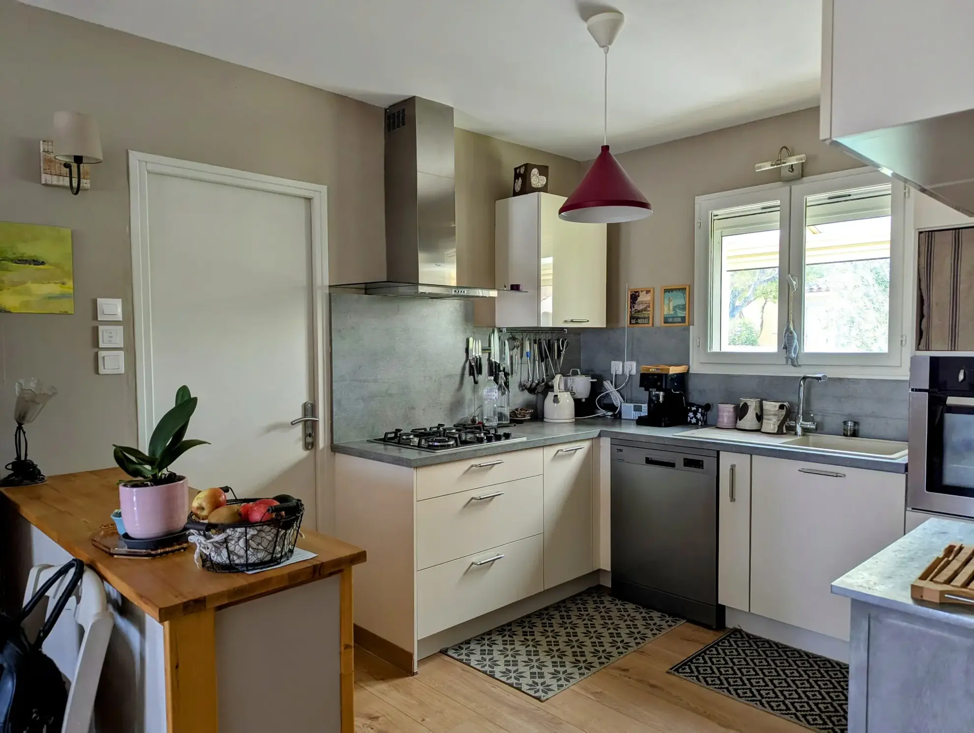 Villa récente à Ginestas avec jardin et atelier, idéale pour résidence ou investissement 