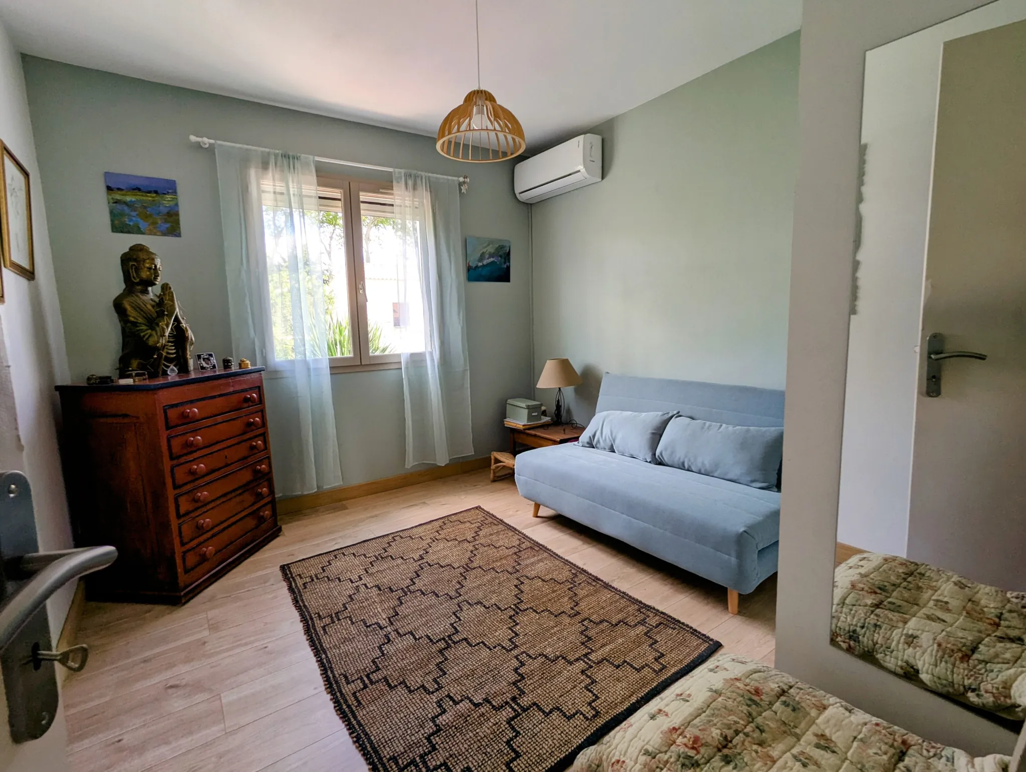 Villa récente à Ginestas avec jardin et atelier, idéale pour résidence ou investissement 