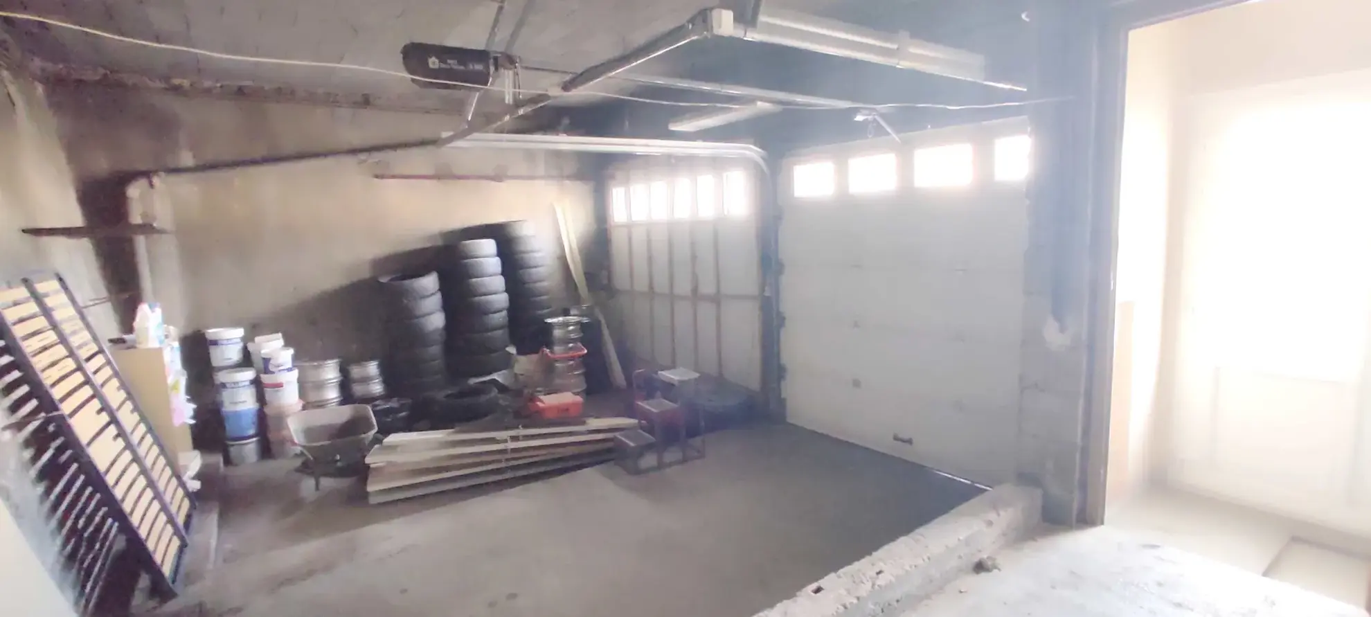 Maison à rénover à Oyonnax, potentiel pour investisseurs et artisans 