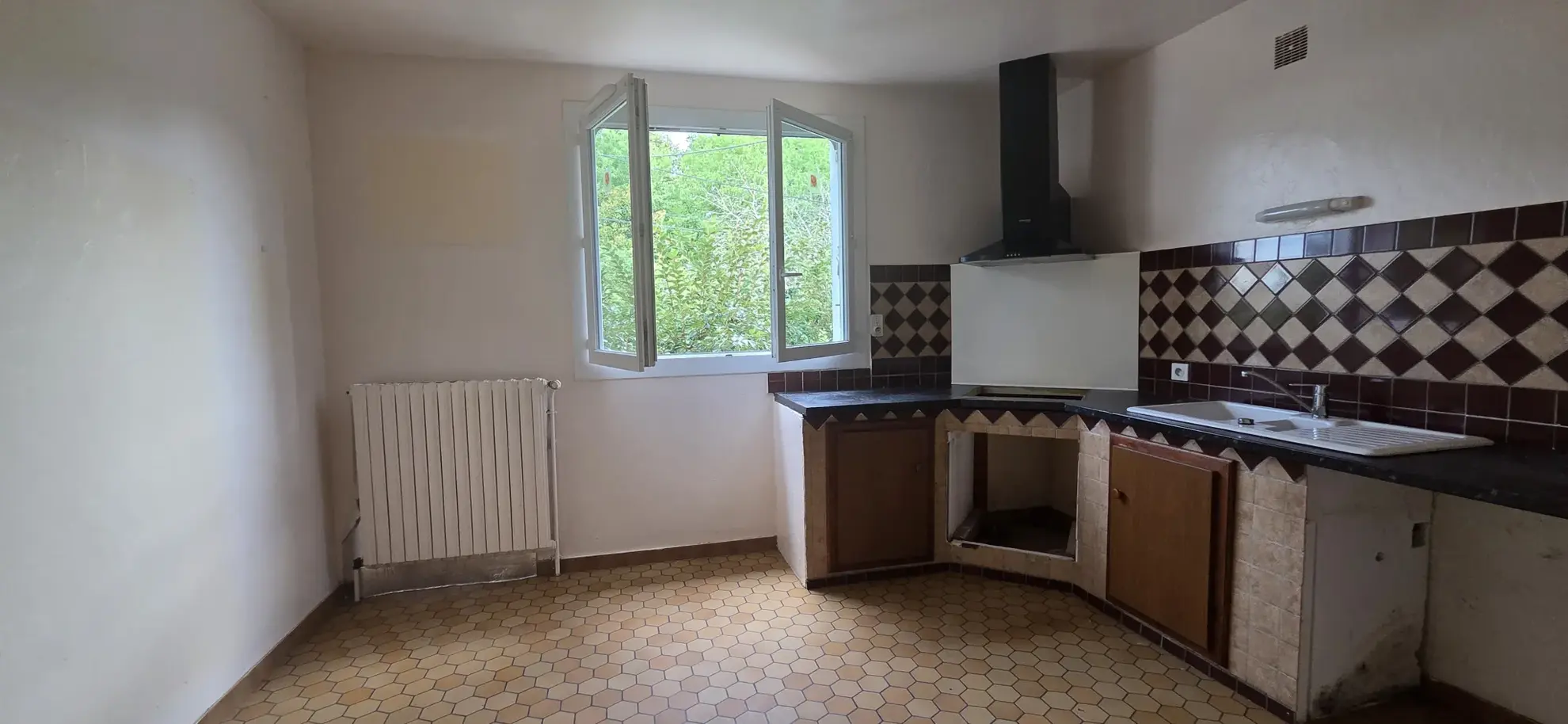 Maison traditionnelle à Lubersac avec jardin de 700 m² et sous-sol 