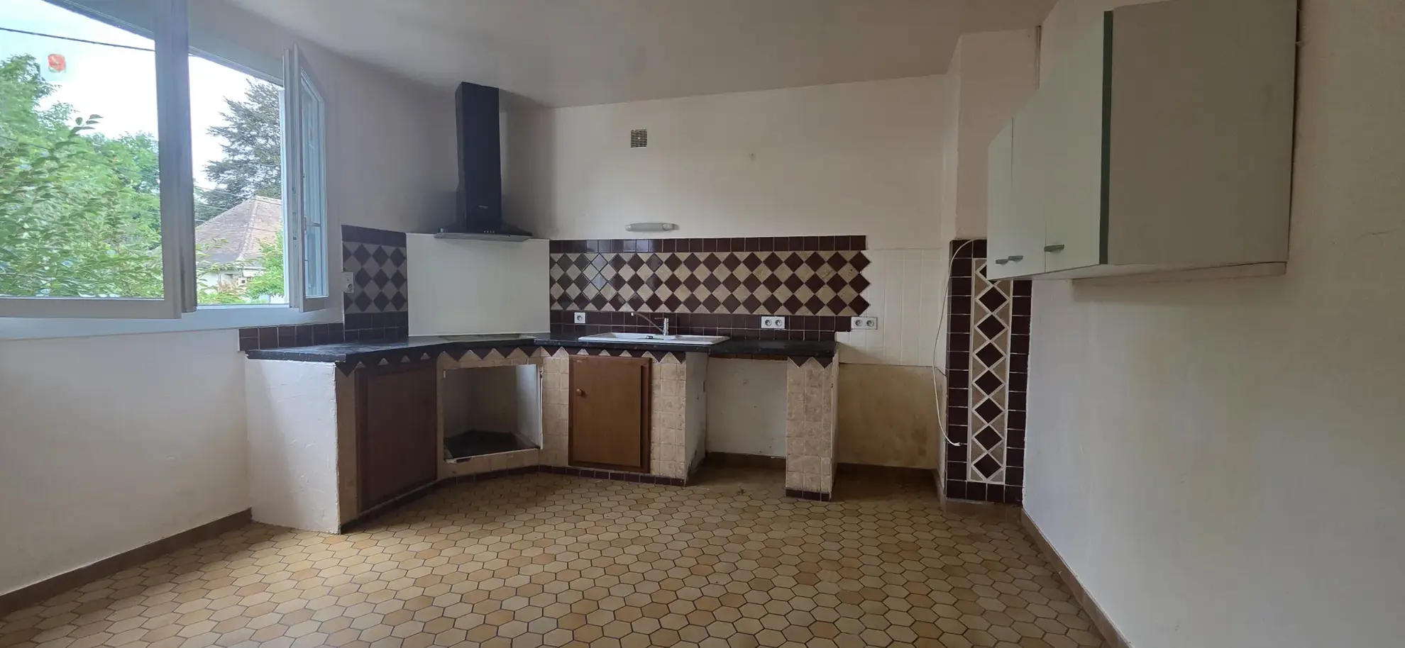 Maison traditionnelle à Lubersac avec jardin de 700 m² et sous-sol 