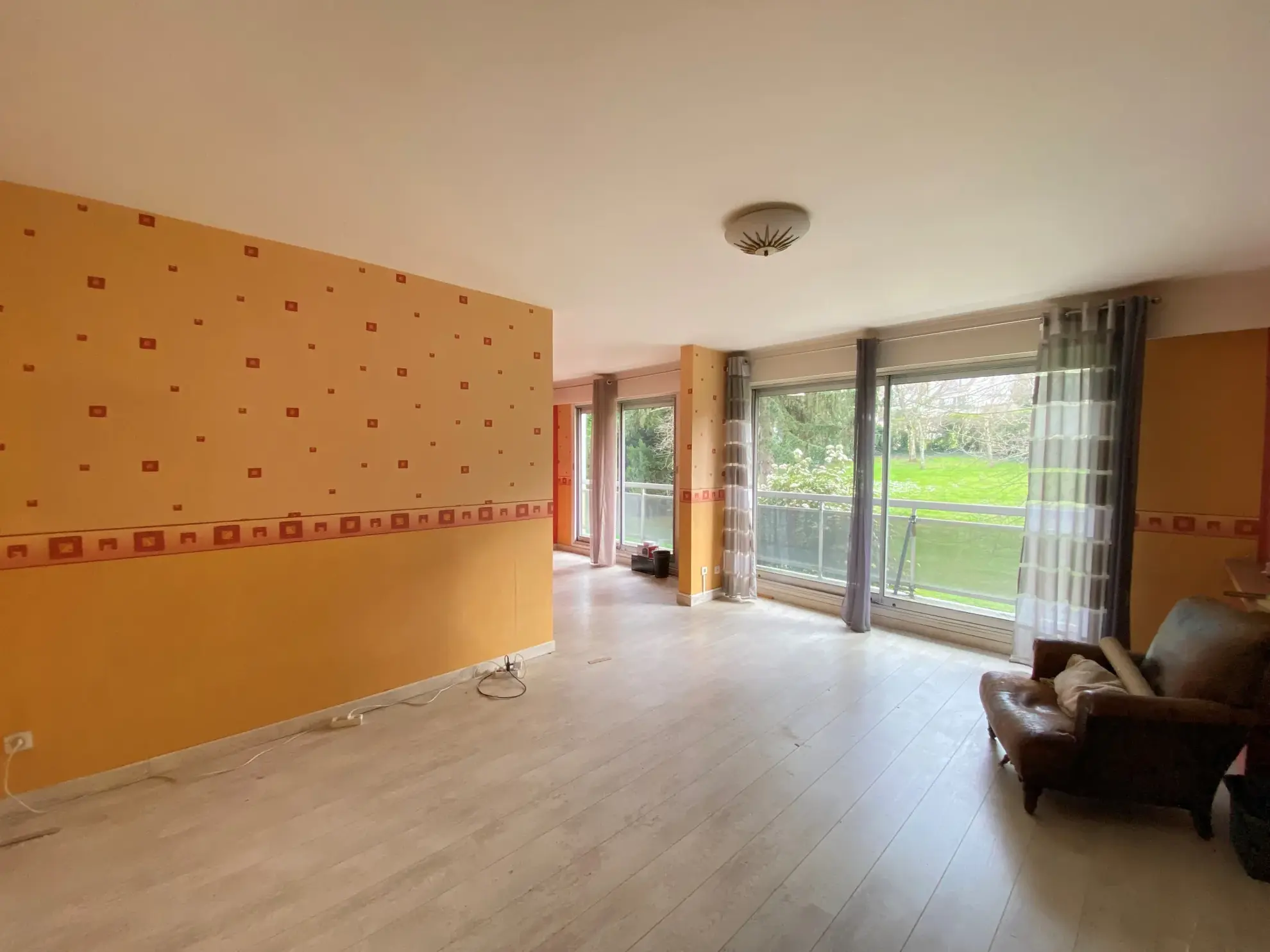 Appartement 3 pièces de 69 m² à Viry-Châtillon, résidence sécurisée avec balcon et parking