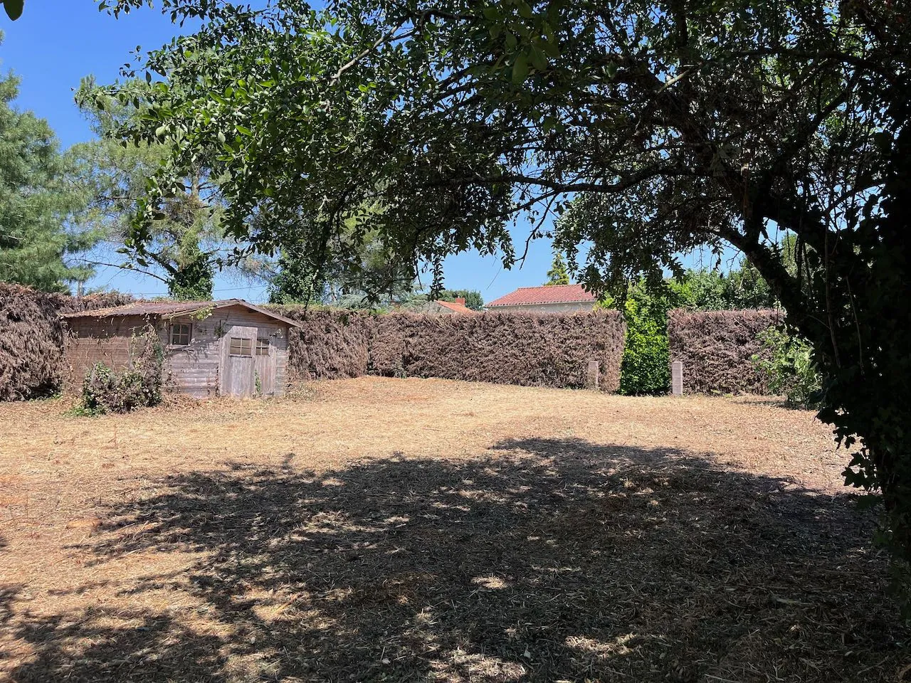 Terrain constructible à Saint-Étienne-de-Brillouet de 797 m², viabilisé et clos