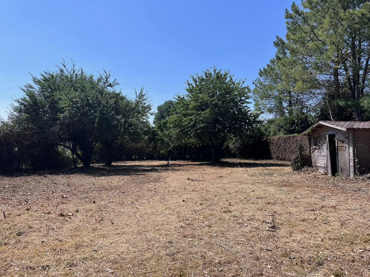Terrain constructible à Saint-Étienne-de-Brillouet de 797 m², viabilisé et clos 