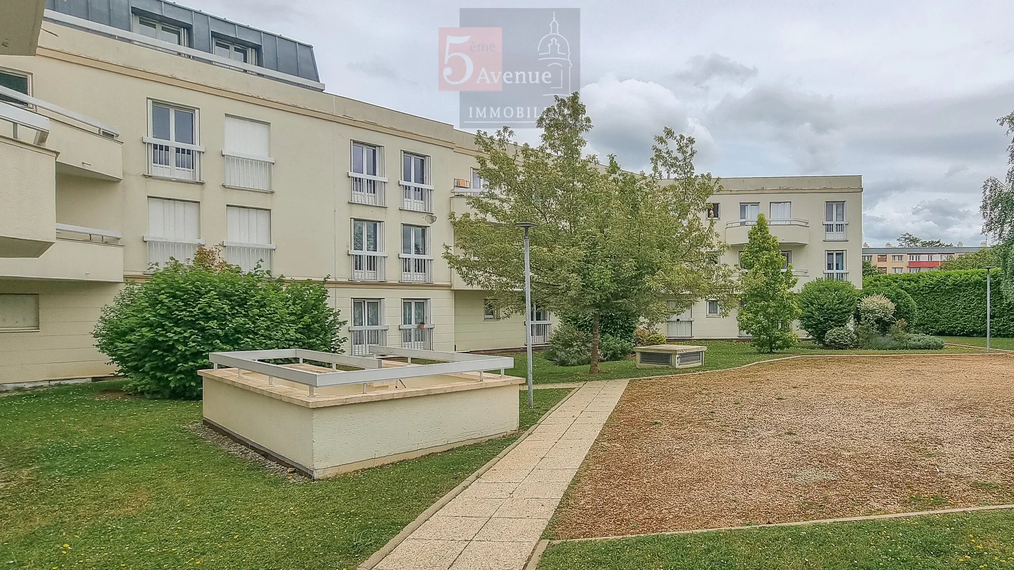 Studio à vendre à Chantilly de 35 m² avec balcon et parking en sous-sol