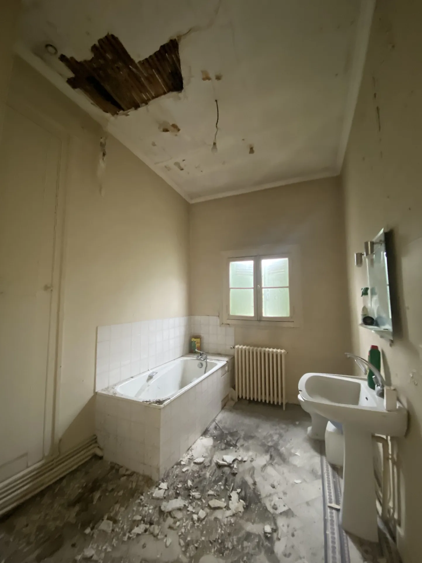 Grande maison de ville rénovée de 230 m² avec dépendance et jardin à La Réole 