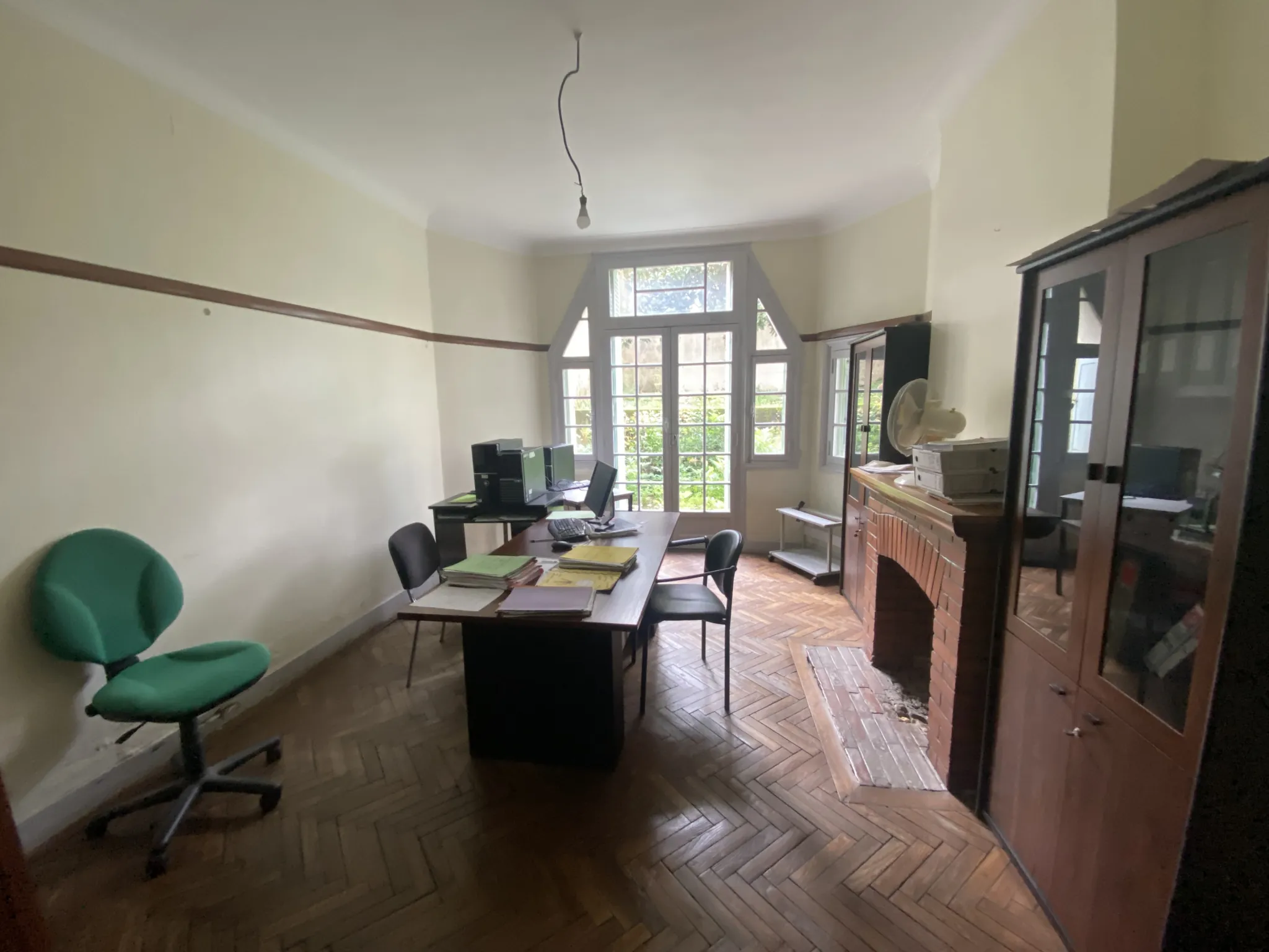 Grande maison de ville rénovée de 230 m² avec dépendance et jardin à La Réole 