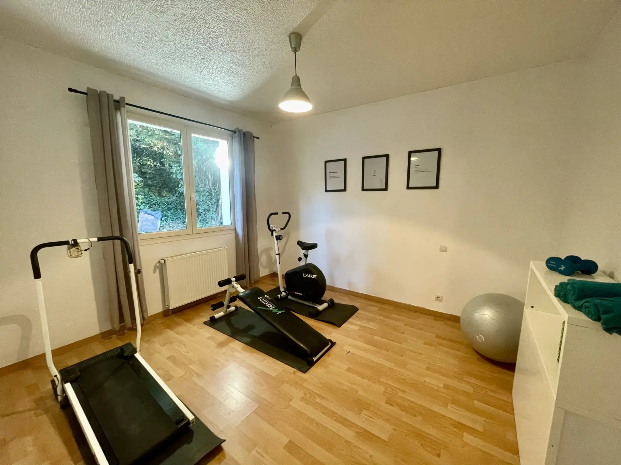 Maison à Périgueux avec 5 chambres, piscine et grand terrain de 686 m² 