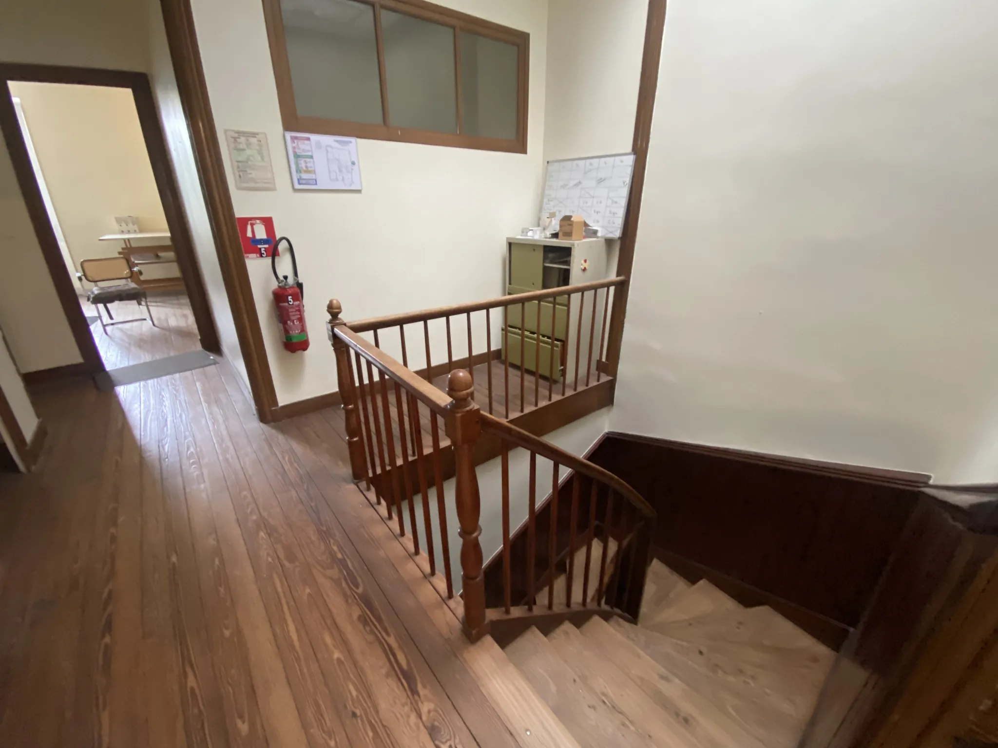 Grande maison de ville rénovée de 230 m² avec dépendance et jardin à La Réole 