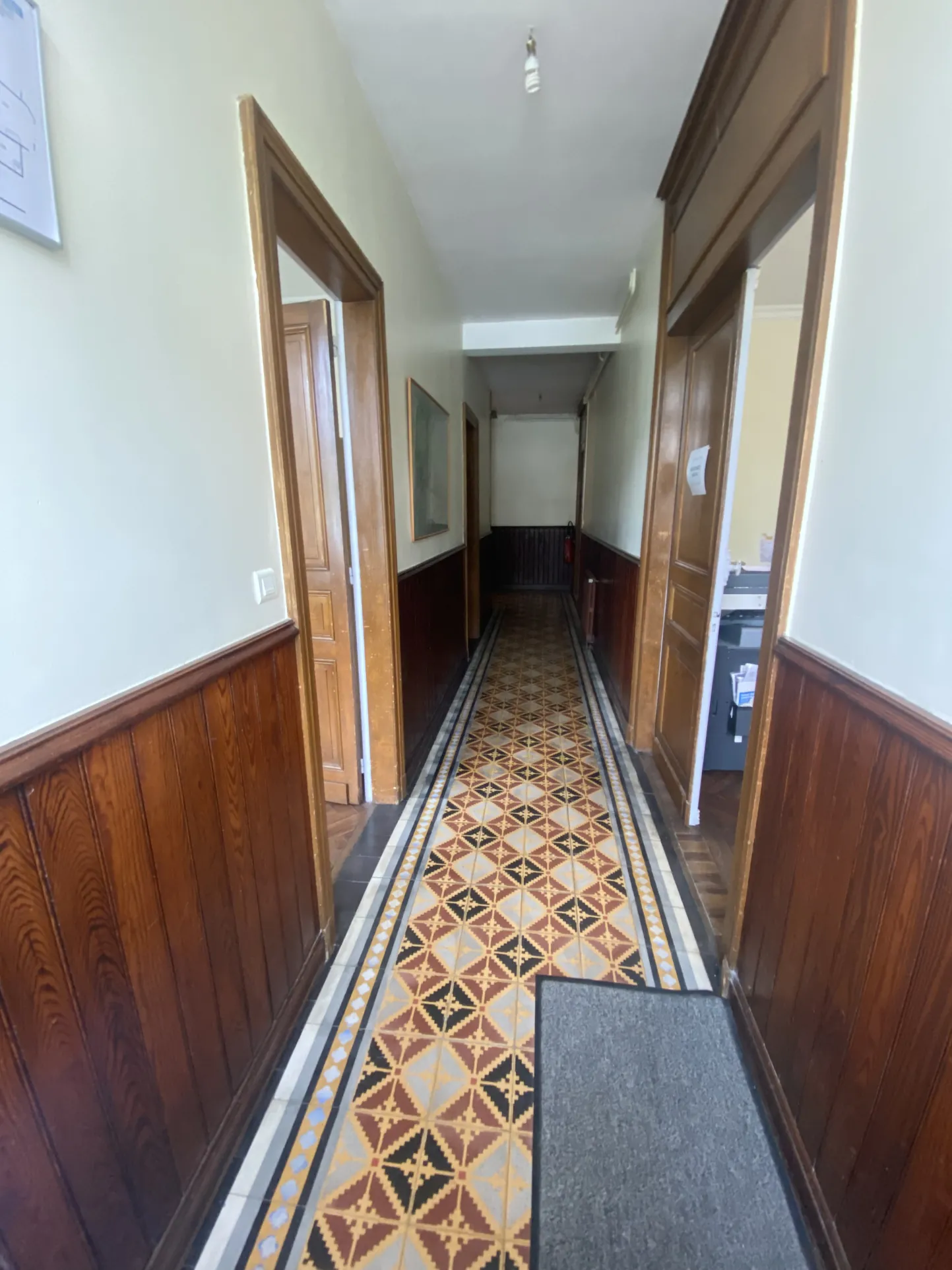 Grande maison de ville rénovée de 230 m² avec dépendance et jardin à La Réole 