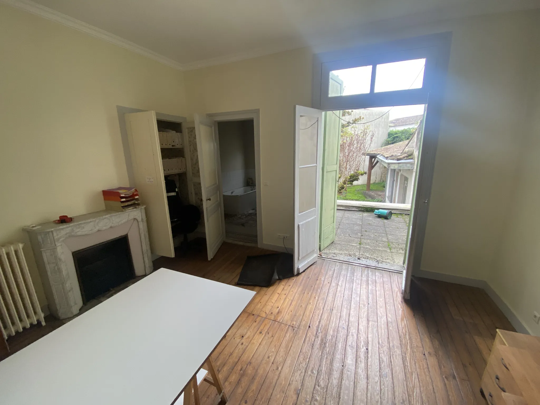 Grande maison de ville rénovée de 230 m² avec dépendance et jardin à La Réole 