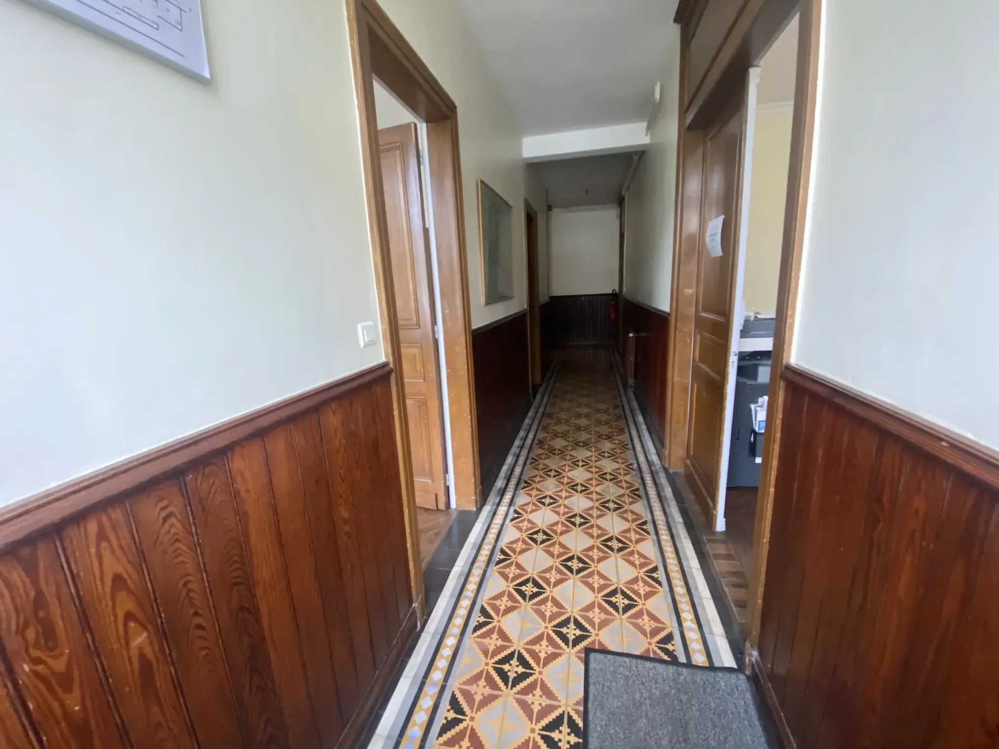 Grande maison de ville rénovée de 230 m² avec dépendance et jardin à La Réole 