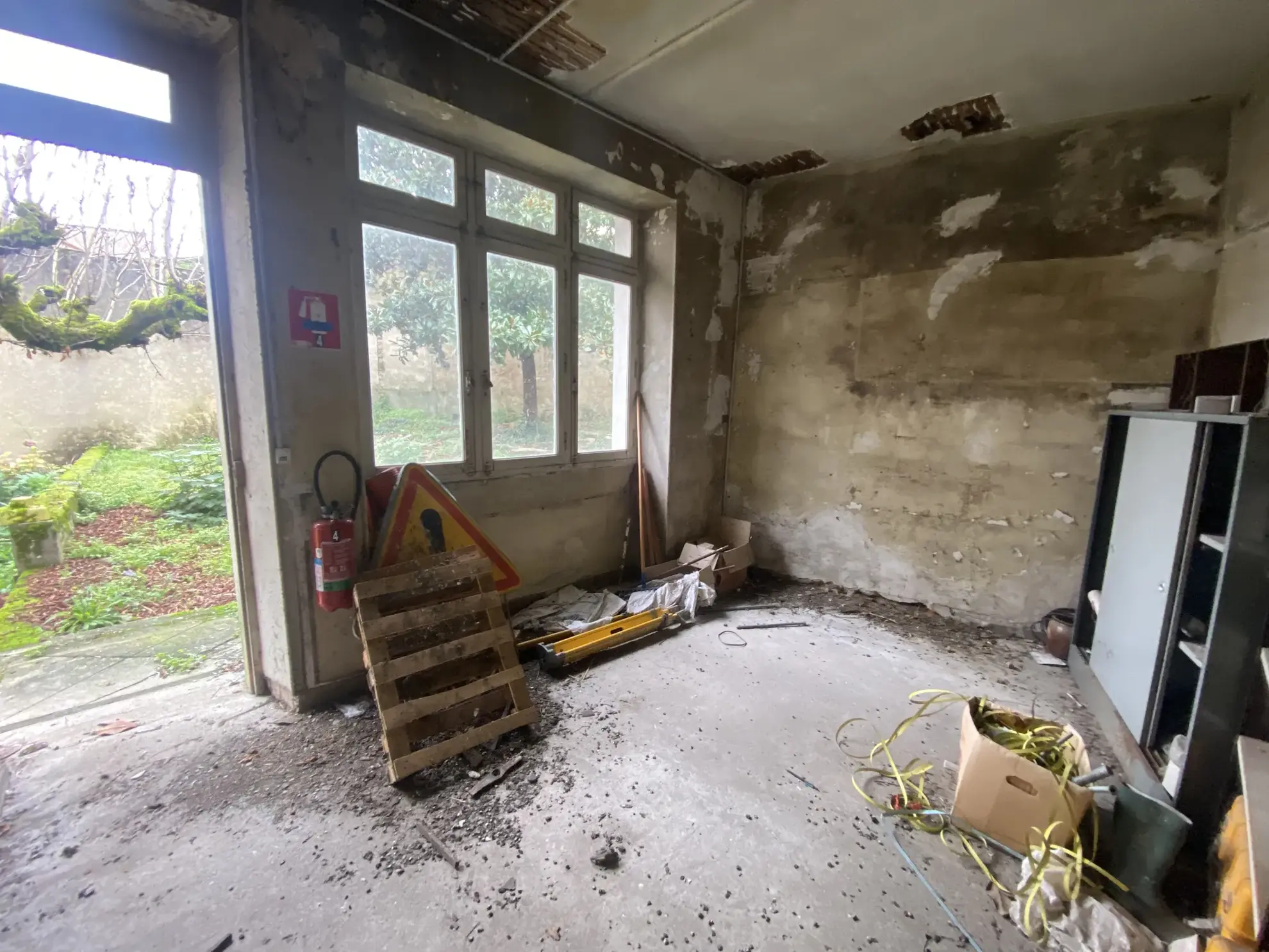 Grande maison de ville rénovée de 230 m² avec dépendance et jardin à La Réole 