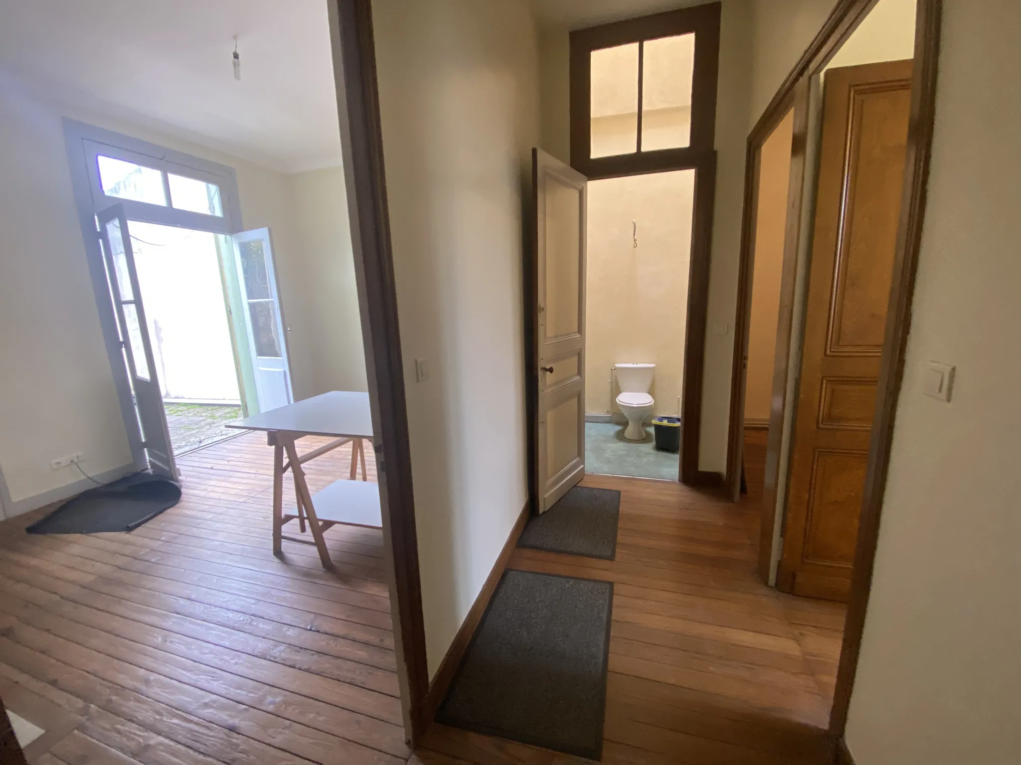 Grande maison de ville rénovée de 230 m² avec dépendance et jardin à La Réole 