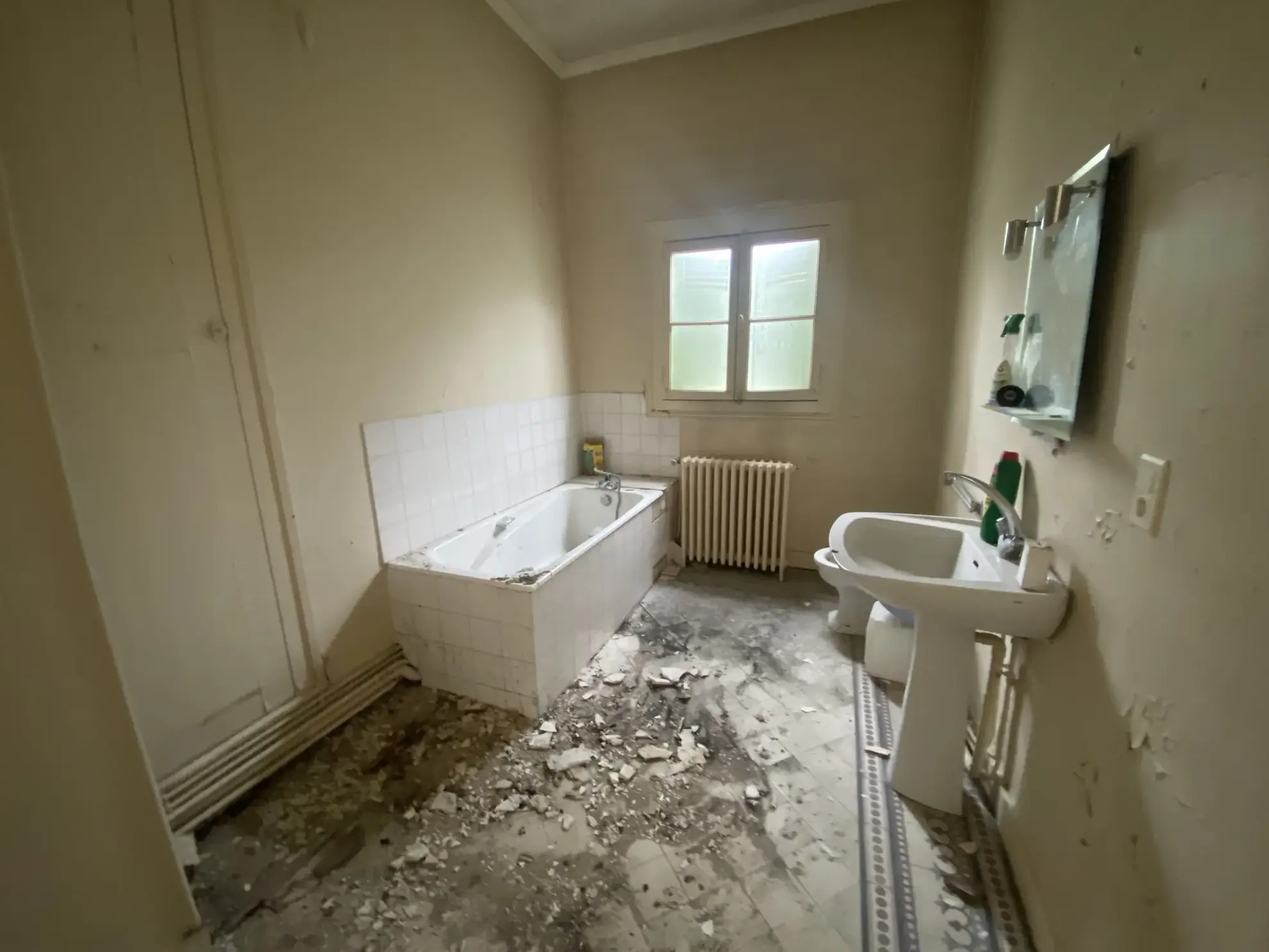 Grande maison de ville rénovée de 230 m² avec dépendance et jardin à La Réole 