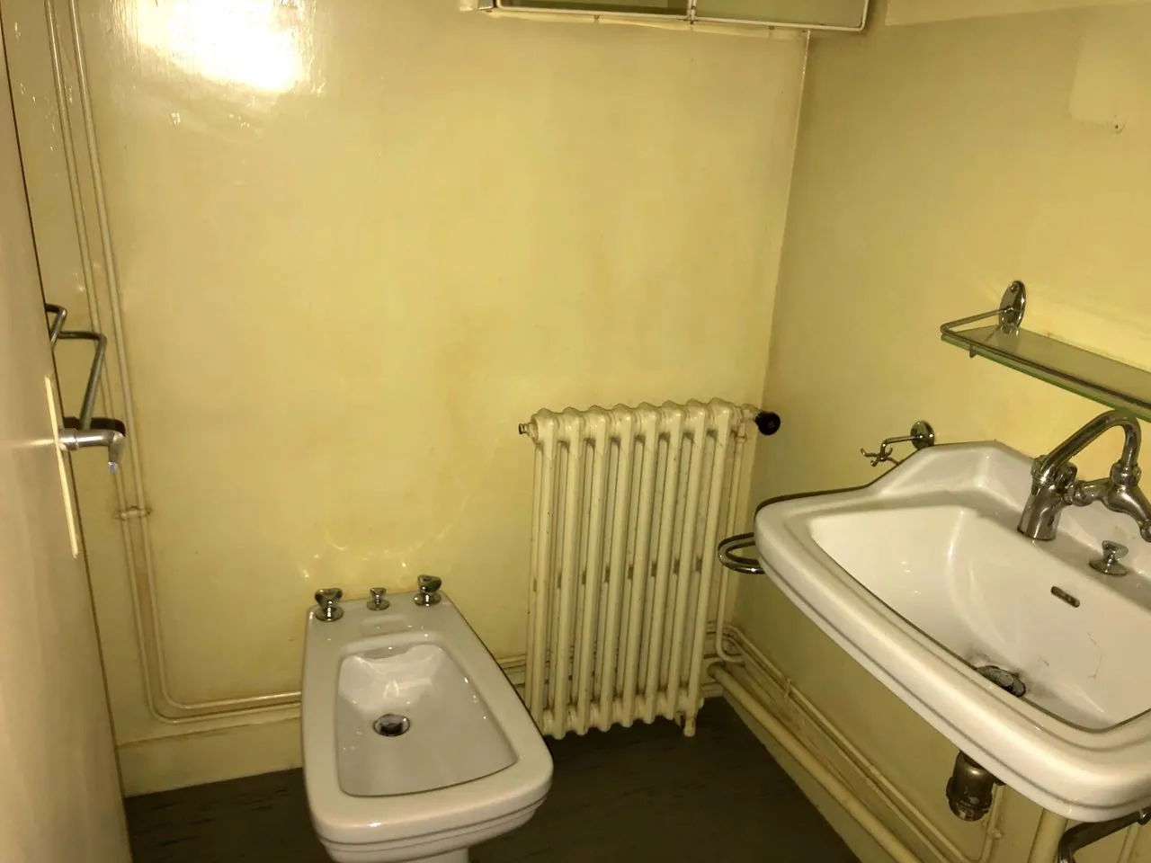 Immeuble mixte à vendre à Marcigny avec local commercial et appartements à rénover 