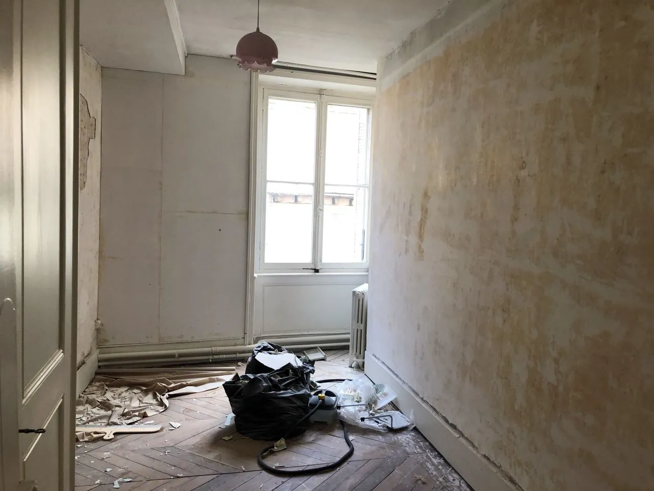 Immeuble mixte à vendre à Marcigny avec local commercial et appartements à rénover 