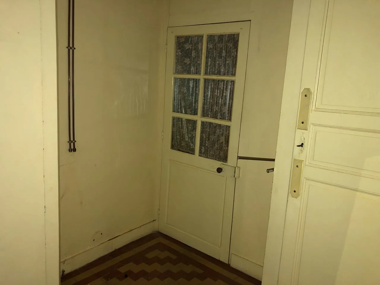 Immeuble mixte à vendre à Marcigny avec local commercial et appartements à rénover 