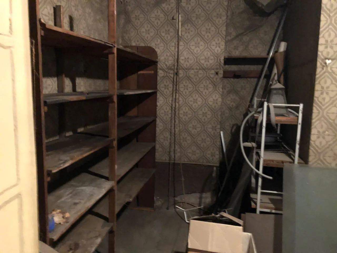 Immeuble mixte à vendre à Marcigny avec local commercial et appartements à rénover 