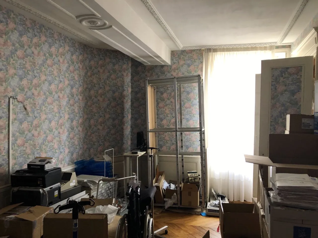 Immeuble mixte à vendre à Marcigny avec local commercial et appartements à rénover 