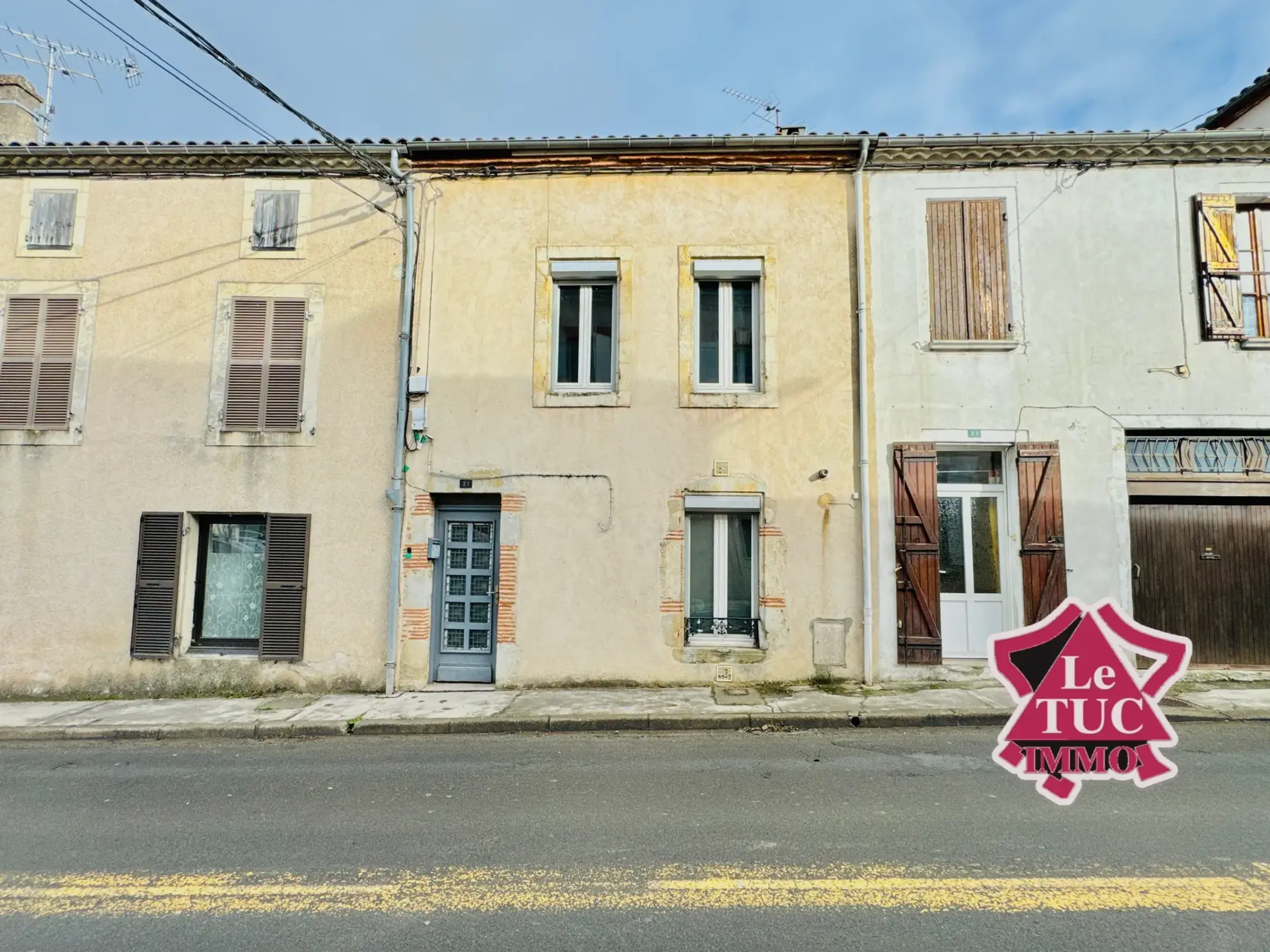 Maison de ville en pierre avec cour privative à Penne d'Agenais