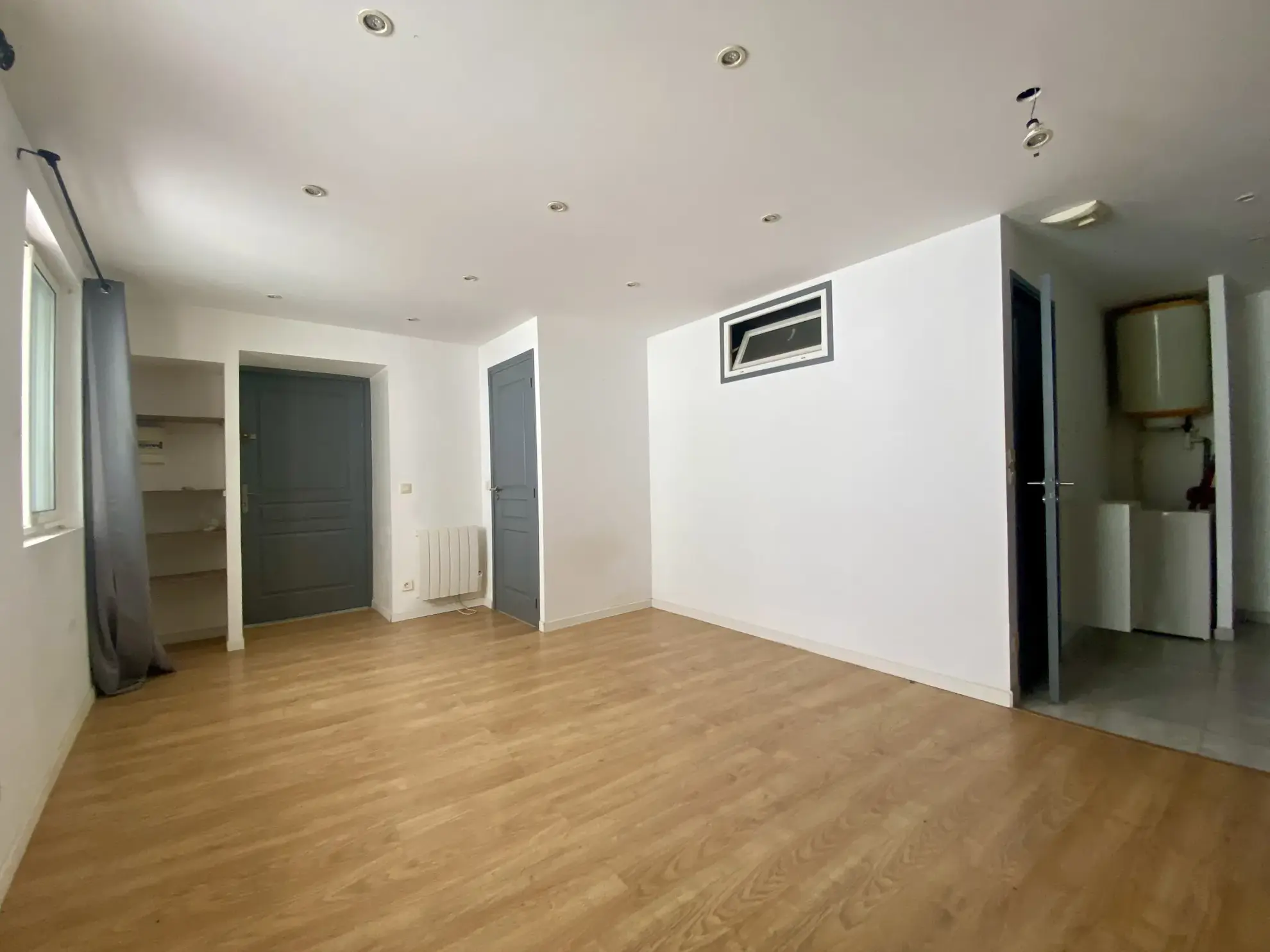 Maison de ville à Vias avec grande terrasse, jacuzzi, garage et appartement indépendant 