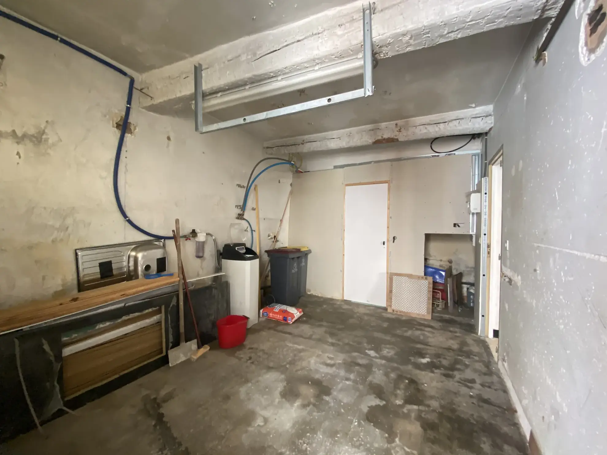 Maison de ville à Vias avec grande terrasse, jacuzzi, garage et appartement indépendant 