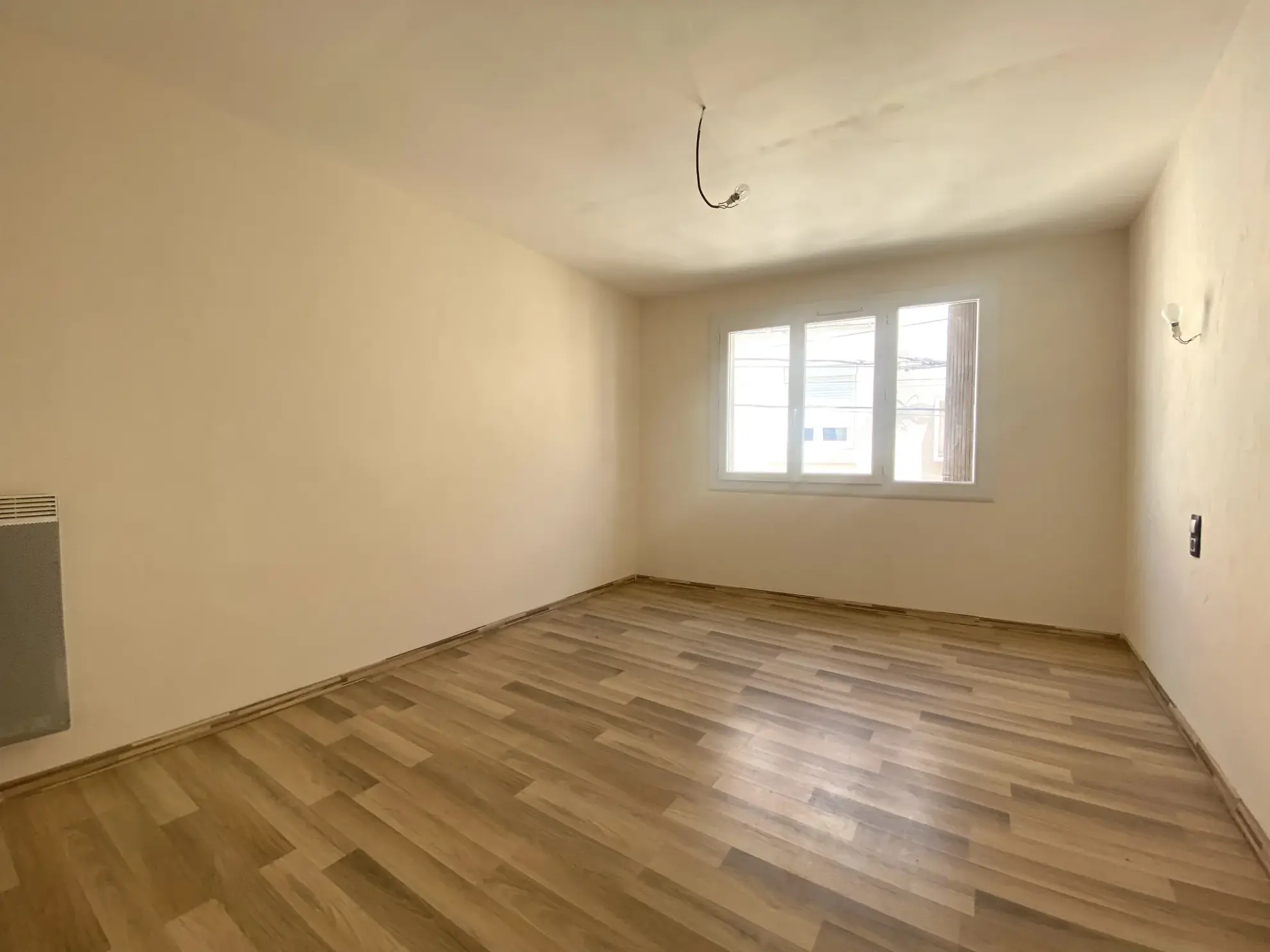 Maison de ville à Vias avec grande terrasse, jacuzzi, garage et appartement indépendant 