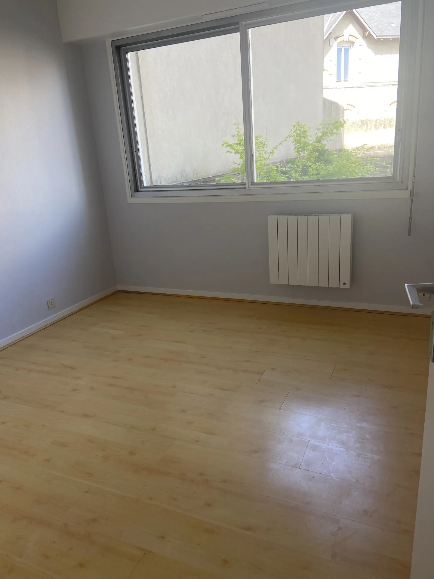 Appartement 2 pièces en rez-de-jardin à Vierzon avec terrasse et garage 