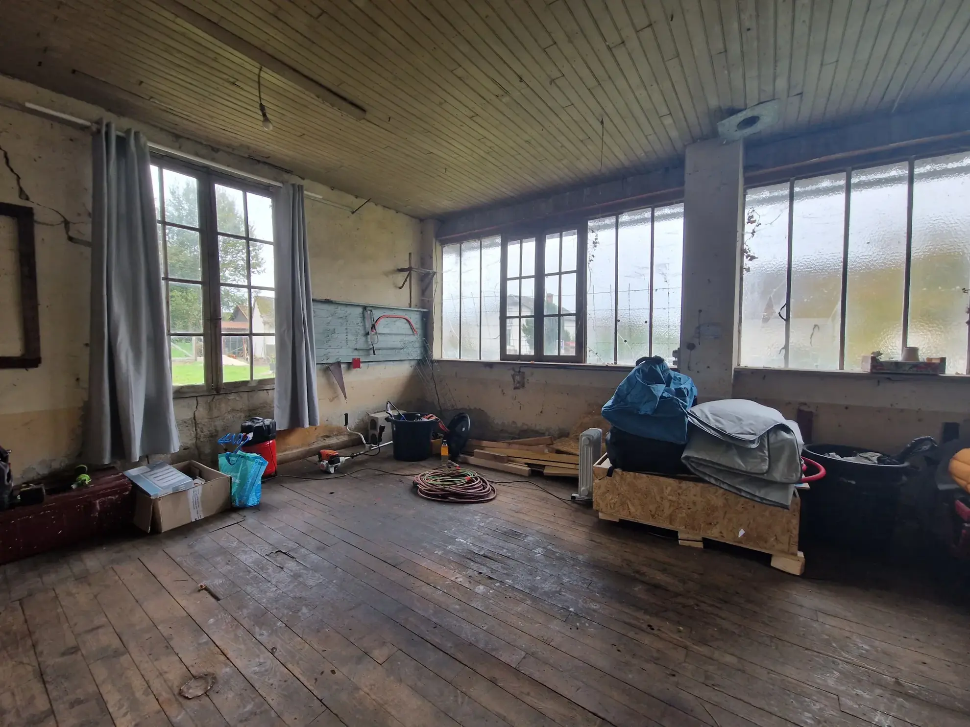 Bâtiment professionnel à Lubersac, potentiel de transformation en logement - 95 m² 