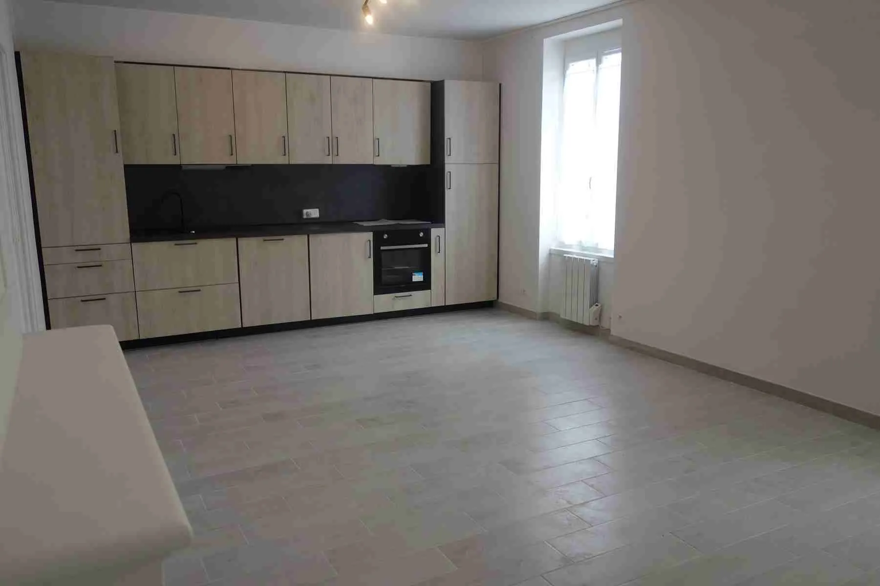 Charmante maison en pierre rénovée avec jardin à Saint Ciers sur Gironde 