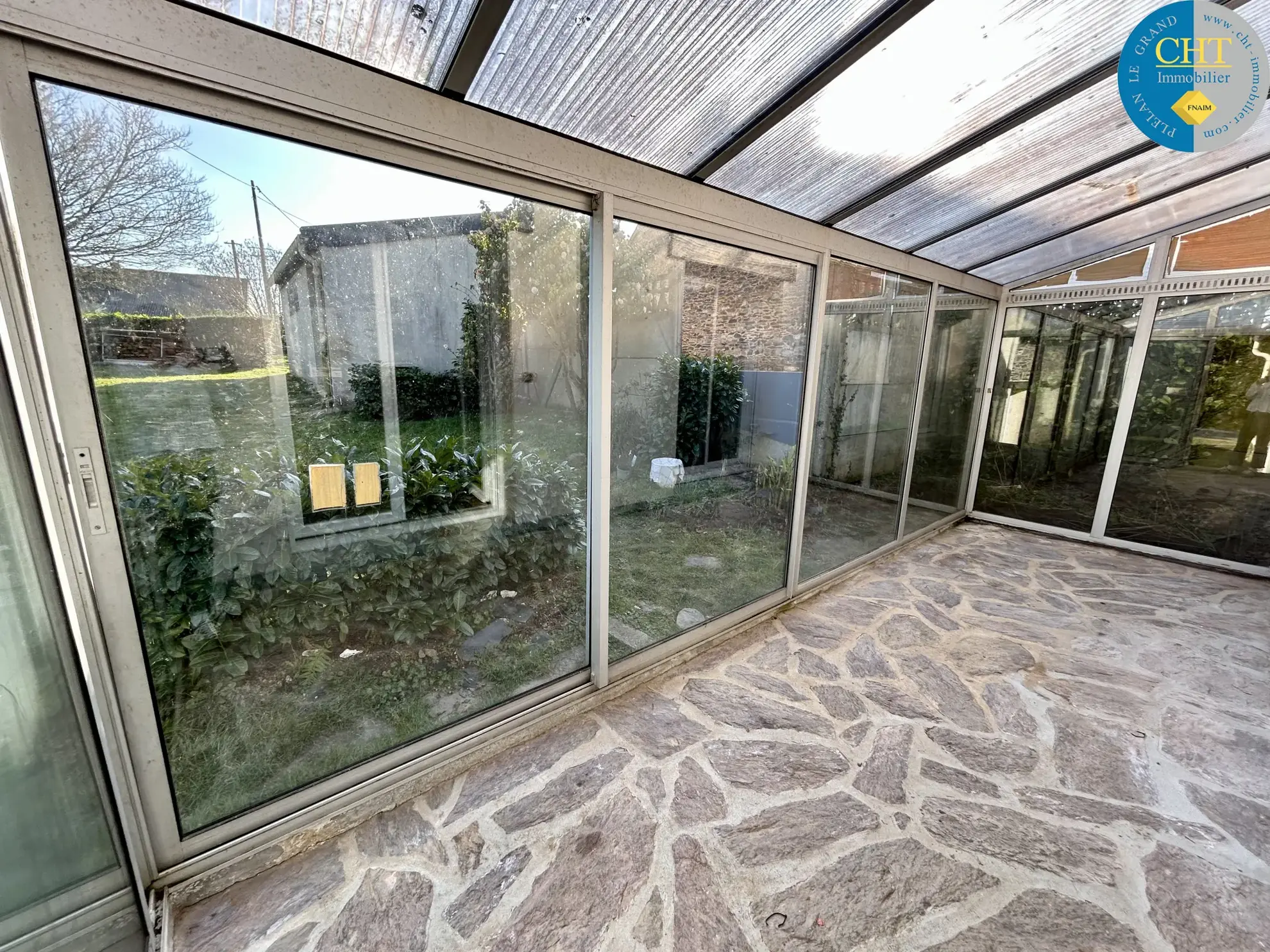 Maison en pierre rénovée à Monteneuf, 3 chambres, proche Guér, terrain arboré de 599 m² 