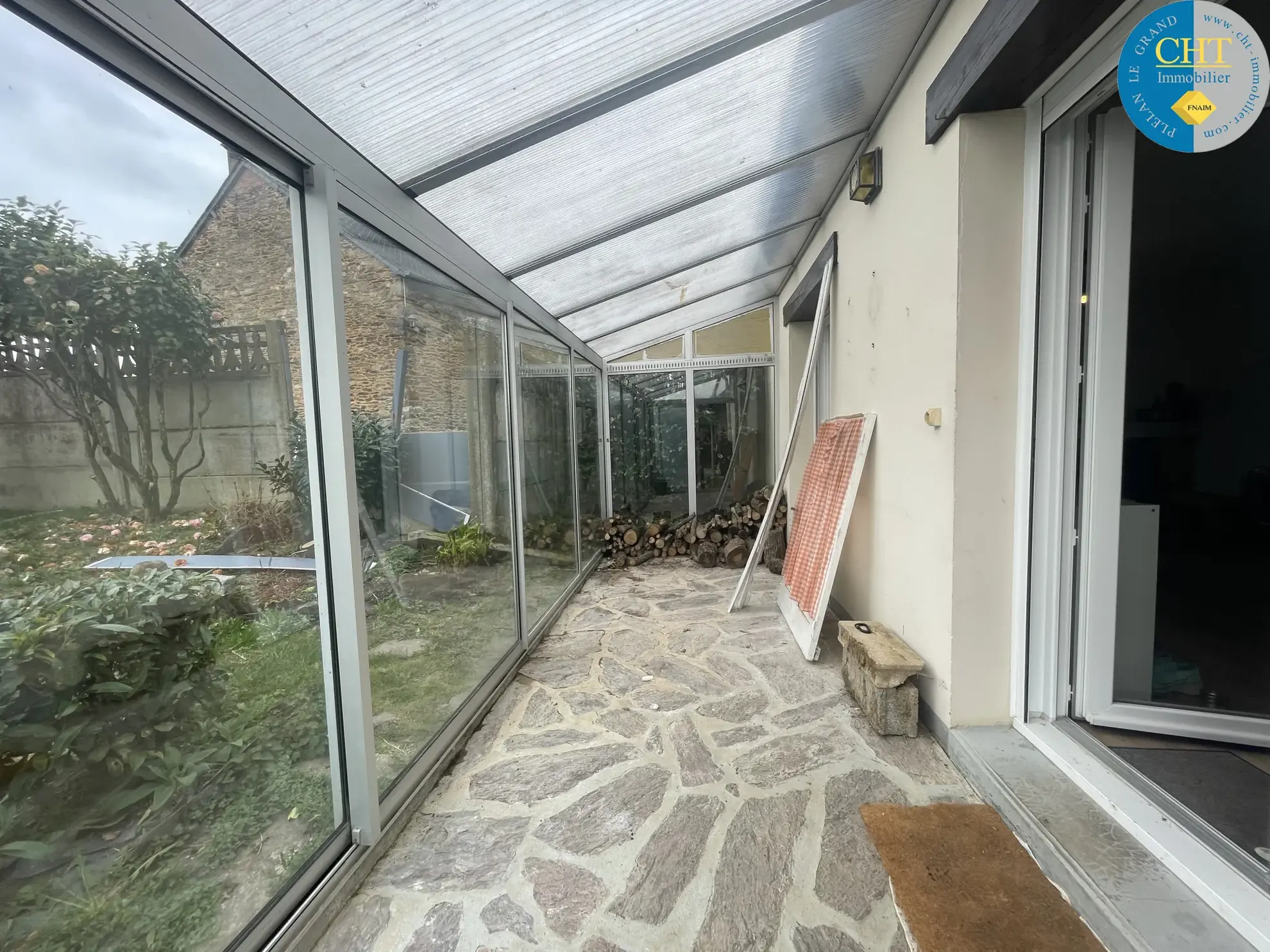 Maison en pierre rénovée à Monteneuf, 3 chambres, proche Guér, terrain arboré de 599 m² 