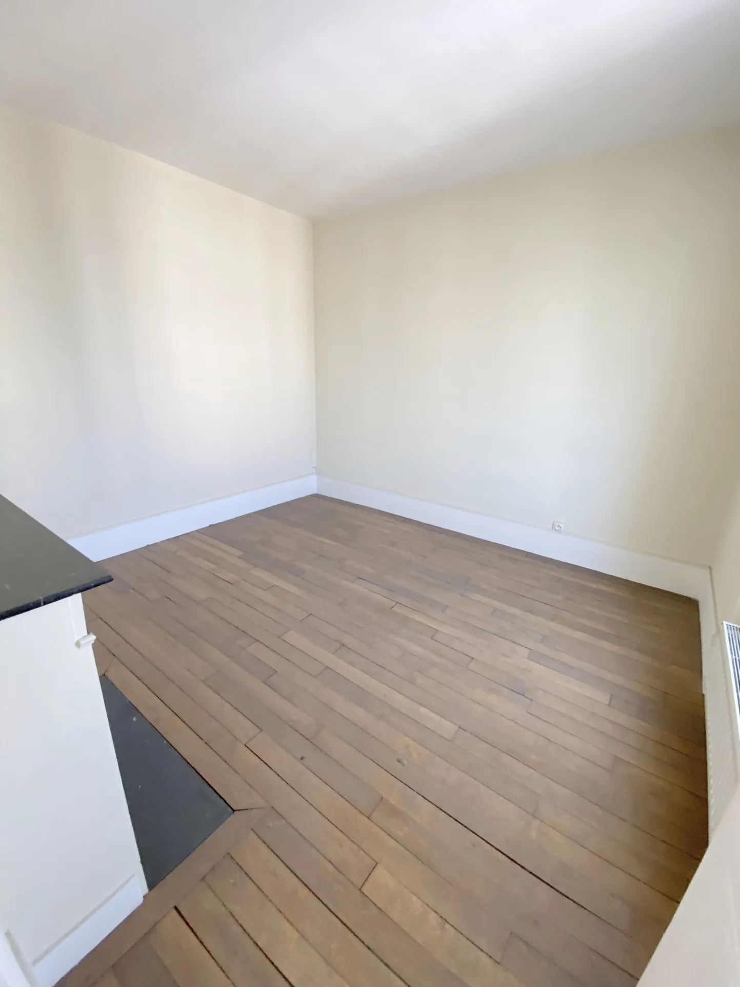 Appartement 2 pièces à vendre à Saint-Maur-des-Fosses, proche RER, rénovation à prévoir 