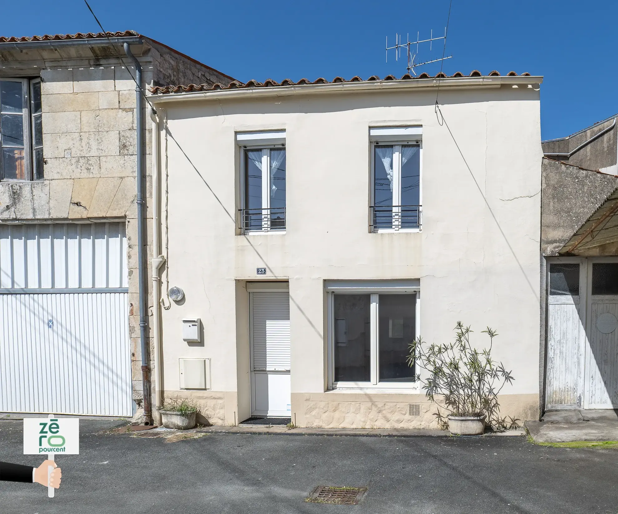 Maison de ville à vendre à Luçon - 2 chambres, parking, proche du littoral