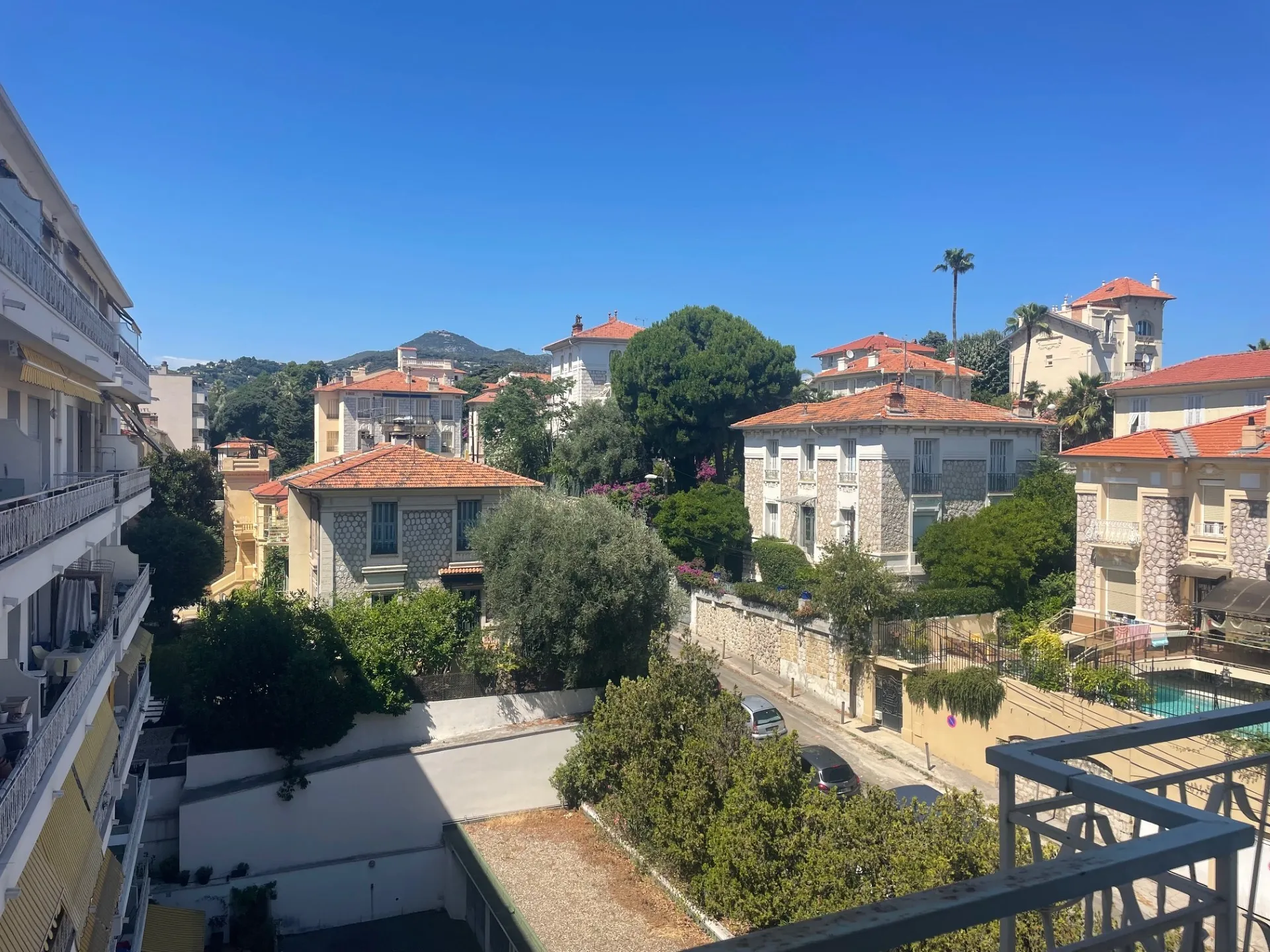 Appartement F1 avec Balcon à Nice, Vue Dégagée, Étage Élevé
