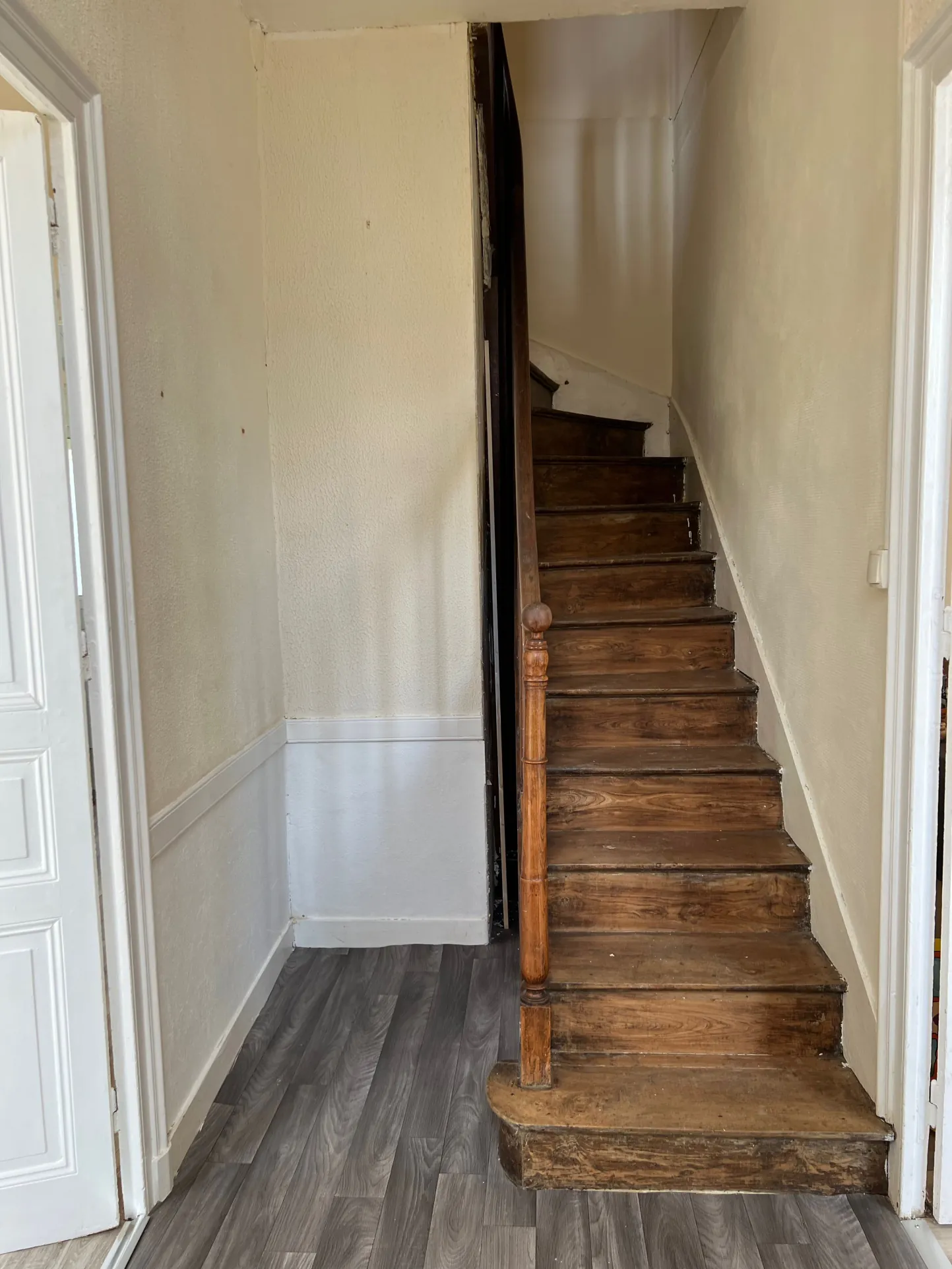 Maison en pierre à rénover en Centre-ville de Sainte Hermine 