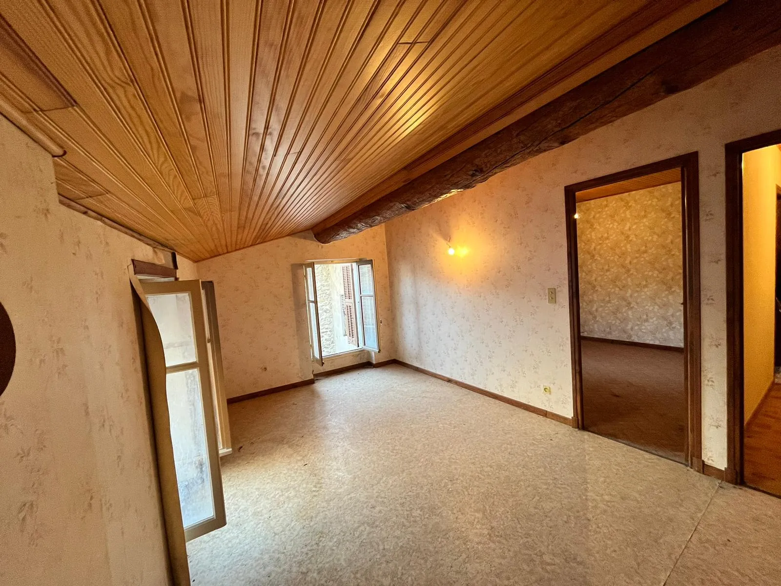 Maison de village à vendre à La Brigue avec fort potentiel et toiture récemment rénovée 