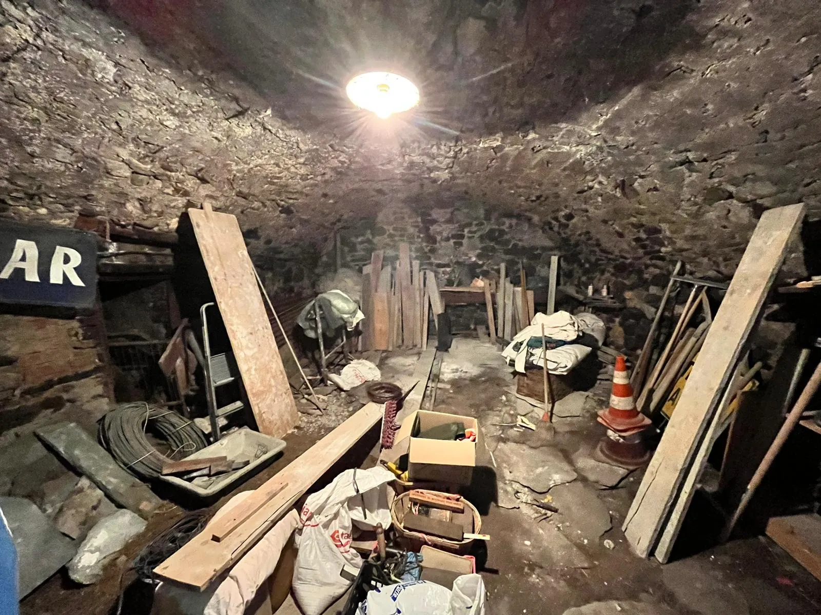 Maison de village à vendre à La Brigue avec fort potentiel et toiture récemment rénovée 