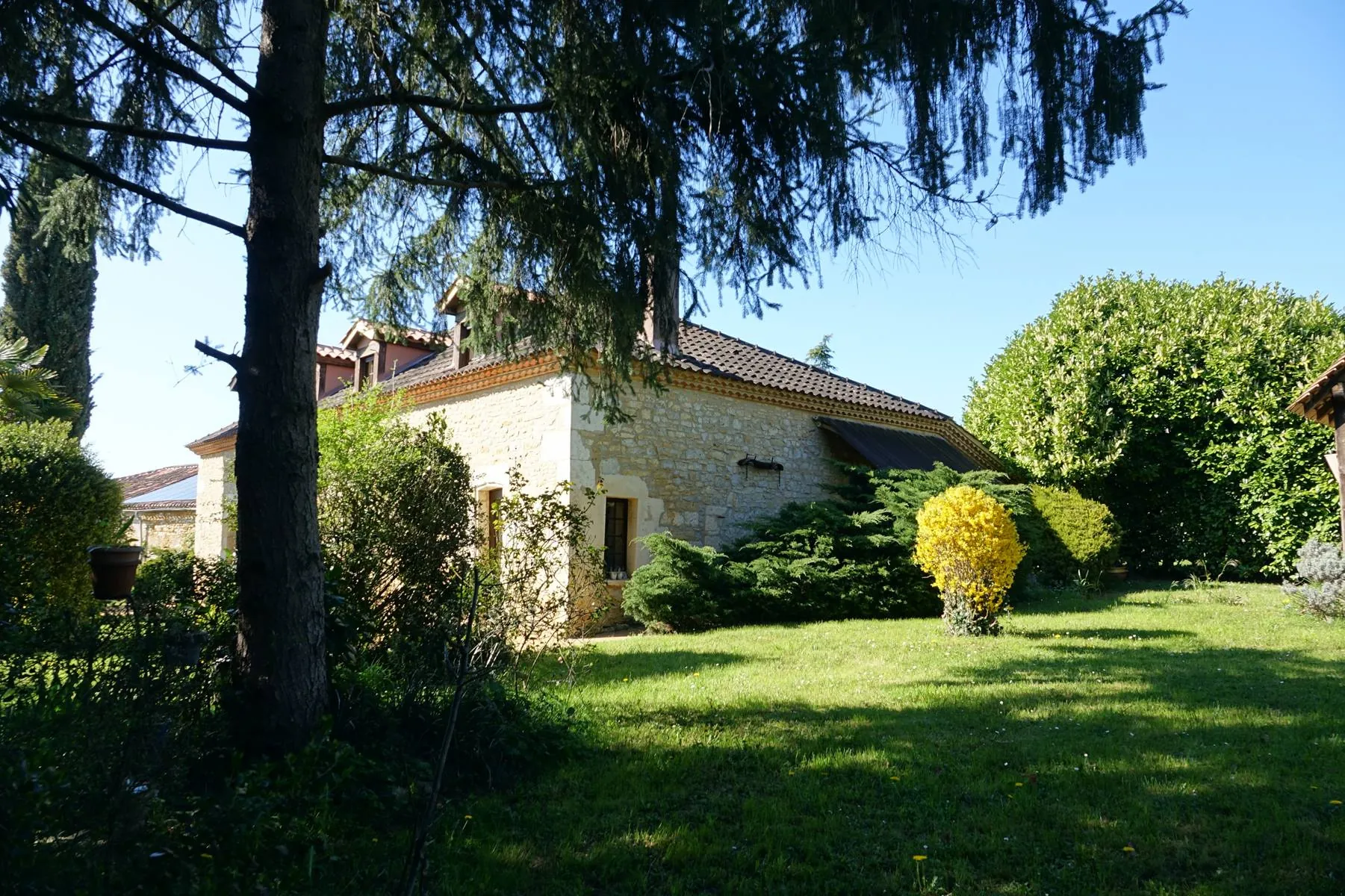 Belle maison de maître avec grange sur 5 hectares en Quercy à Soturac 