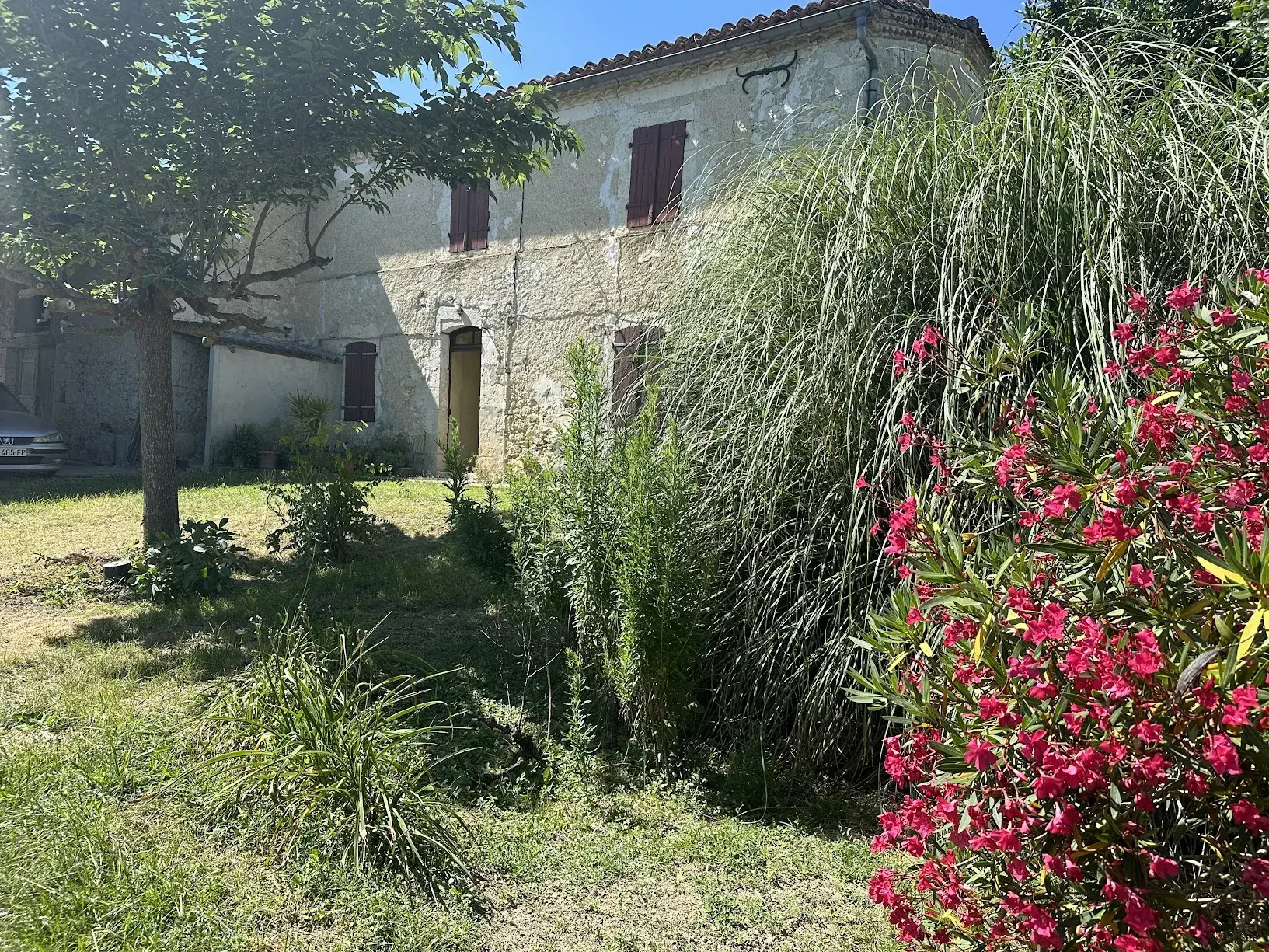 Charmante maison en pierre à Fleurance avec dépendances et potentiel