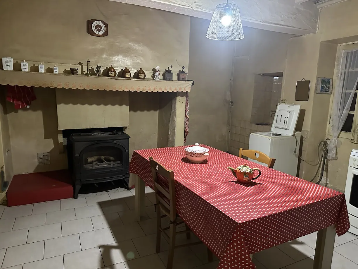 Charmante maison en pierre à Fleurance avec dépendances et potentiel 