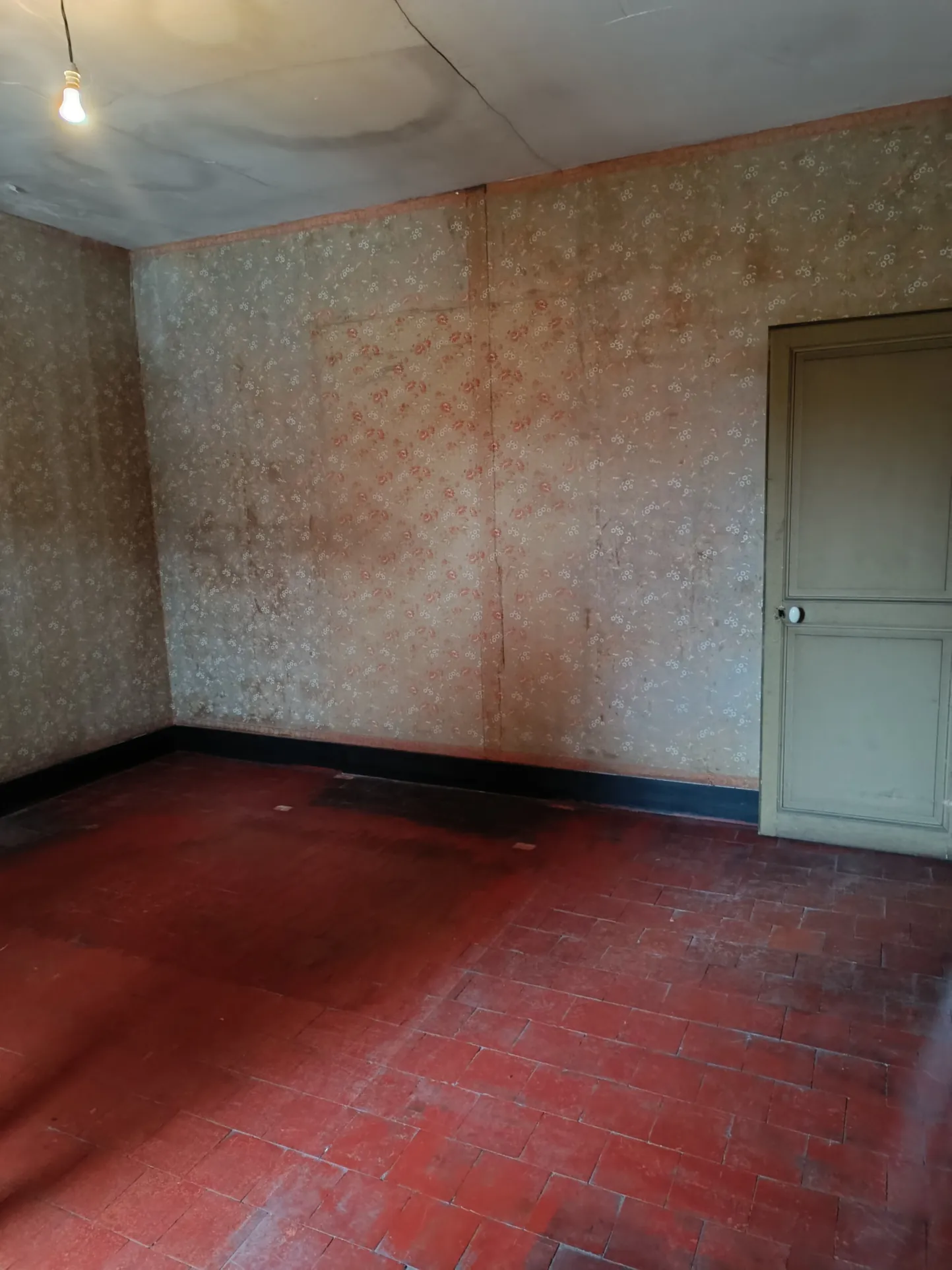 Maison bourgeoise à rénover à Vierzon centre-ville – 210 m² 