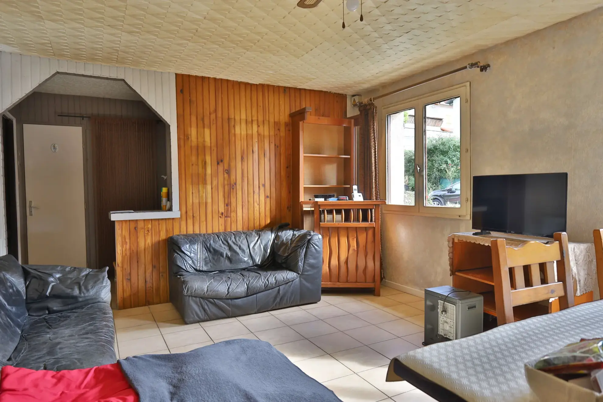 Maison à rénover de 106 m² avec dépendances à Septème - Opportunité immobilière 