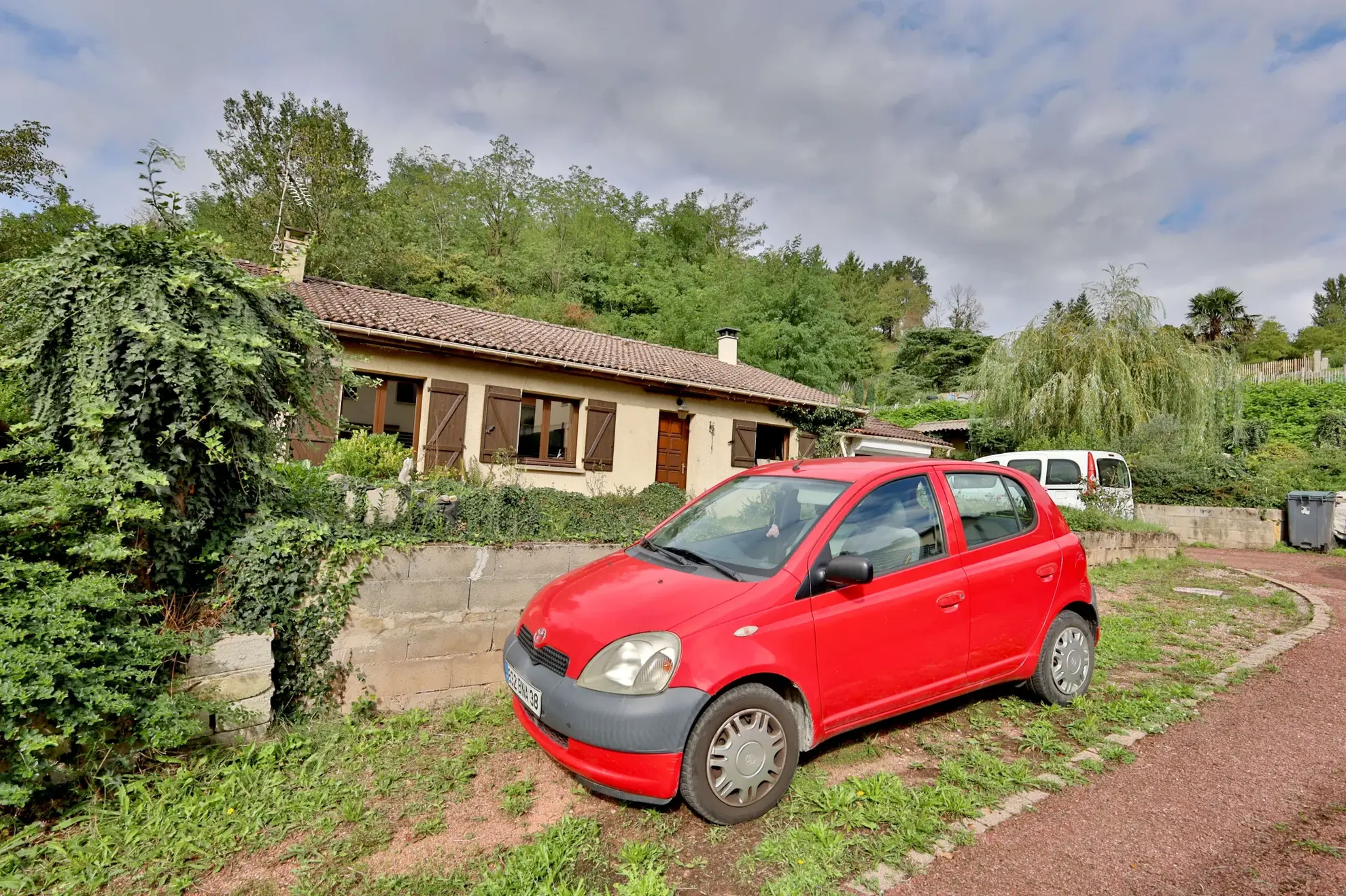 Maison à rénover de 106 m² avec dépendances à Septème - Opportunité immobilière 