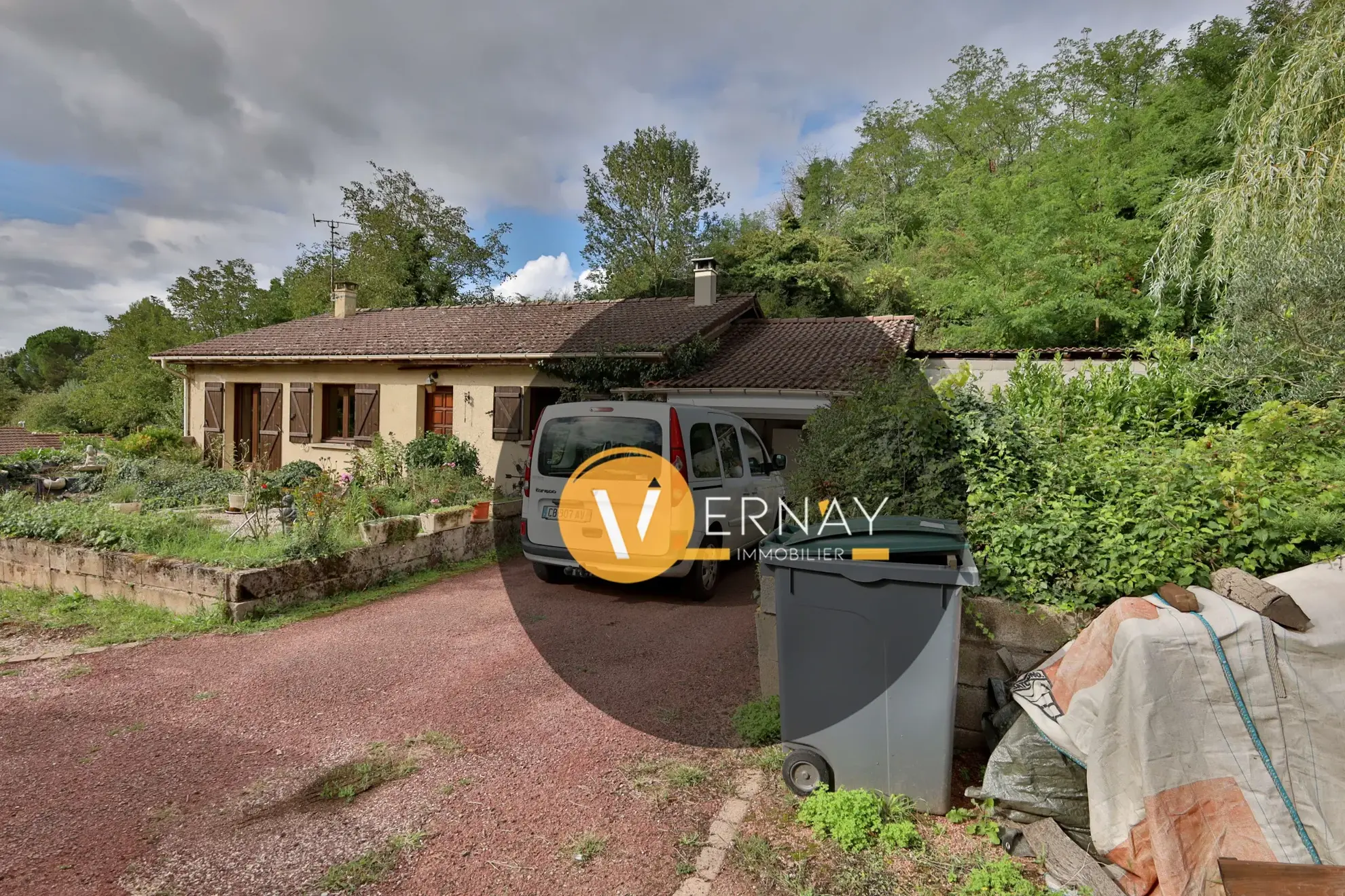 Maison à rénover de 106 m² avec dépendances à Septème - Opportunité immobilière