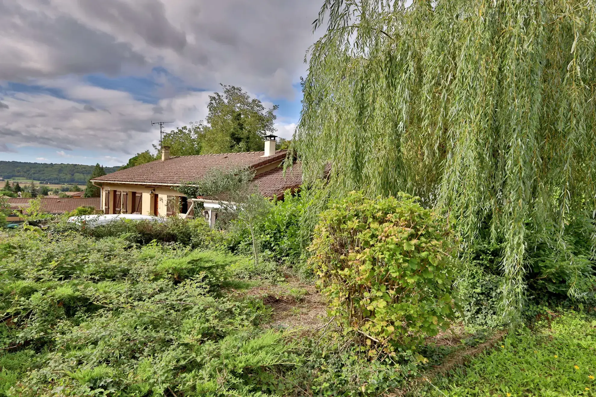 Maison à rénover de 106 m² avec dépendances à Septème - Opportunité immobilière 